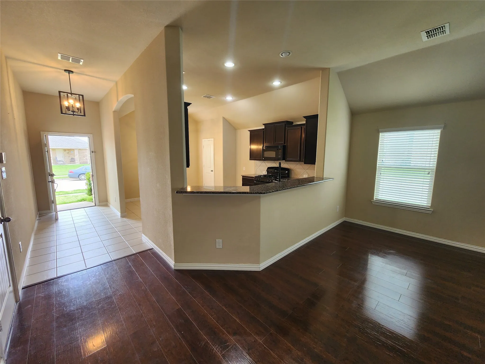 Single Family Residence For Rent in Tarrant County , 500 Paddle Drive, Crowley, Texas 76036, 3 Bedroom, 2 Bathroom, 2 Garage spaces, 1,592 Sqft, built in 2013, mls#21398277, Real Estate Agent in Crowley, Homes For Rent in Tarrant county, Homes For Rent in Crowley, Realtor in Crowley Texas, Real Estate Brokerage Independent Realty Texas, Luminita Cordes Realtor