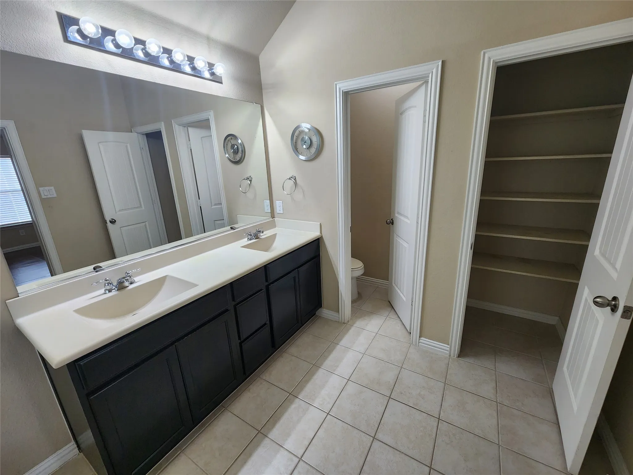 Single Family Residence For Rent in Tarrant County , 500 Paddle Drive, Crowley, Texas 76036, 3 Bedroom, 2 Bathroom, 2 Garage spaces, 1,592 Sqft, built in 2013, mls#21398277, Real Estate Agent in Crowley, Homes For Rent in Tarrant county, Homes For Rent in Crowley, Realtor in Crowley Texas, Real Estate Brokerage Independent Realty Texas, Luminita Cordes Realtor