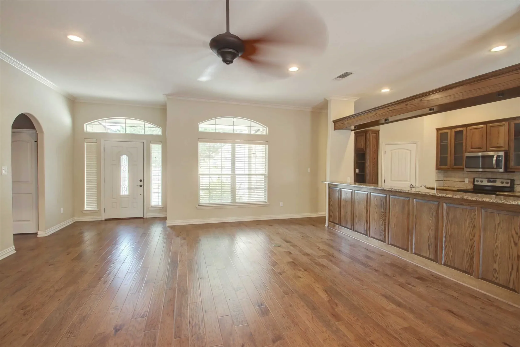 Single Family Residence For Sale in Somervell County , 107 Heritage Place, Glen Rose, Texas 76043, 3 Bedroom, 3 Bathroom, 2 Garage spaces, 2,126 Sqft, built in 2007, mls#21397528, Real Estate Agent in Glen Rose, Homes For Sale in Somervell county, Homes For Sale in Glen Rose, Realtor in Glen Rose Texas, Real Estate Brokerage Independent Realty Texas, Luminita Cordes Realtor