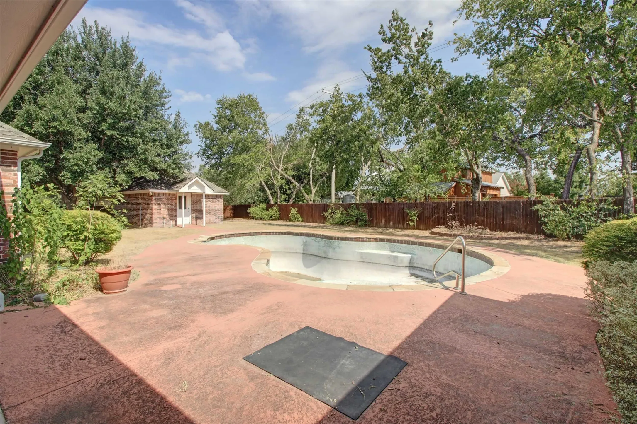 Single Family Residence For Sale in Somervell County , 107 Heritage Place, Glen Rose, Texas 76043, 3 Bedroom, 3 Bathroom, 2 Garage spaces, 2,126 Sqft, built in 2007, mls#21397528, Real Estate Agent in Glen Rose, Homes For Sale in Somervell county, Homes For Sale in Glen Rose, Realtor in Glen Rose Texas, Real Estate Brokerage Independent Realty Texas, Luminita Cordes Realtor