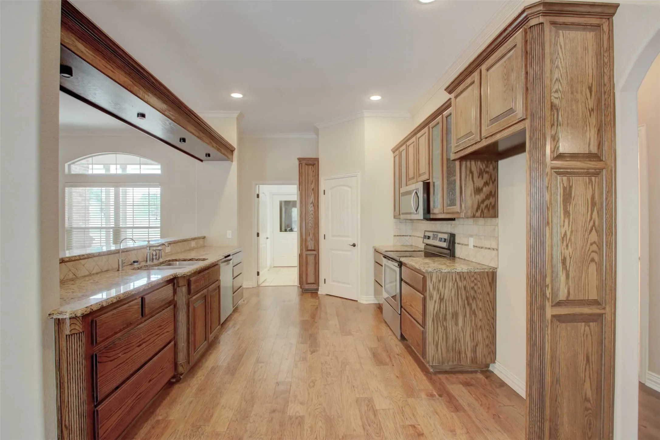 Single Family Residence For Sale in Somervell County , 107 Heritage Place, Glen Rose, Texas 76043, 3 Bedroom, 3 Bathroom, 2 Garage spaces, 2,126 Sqft, built in 2007, mls#21397528, Real Estate Agent in Glen Rose, Homes For Sale in Somervell county, Homes For Sale in Glen Rose, Realtor in Glen Rose Texas, Real Estate Brokerage Independent Realty Texas, Luminita Cordes Realtor