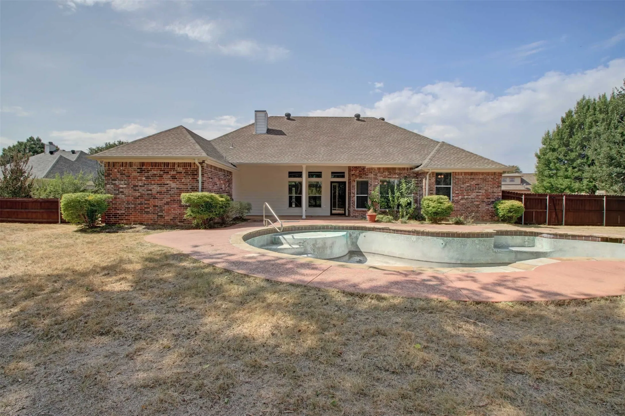 Single Family Residence For Sale in Somervell County , 107 Heritage Place, Glen Rose, Texas 76043, 3 Bedroom, 3 Bathroom, 2 Garage spaces, 2,126 Sqft, built in 2007, mls#21397528, Real Estate Agent in Glen Rose, Homes For Sale in Somervell county, Homes For Sale in Glen Rose, Realtor in Glen Rose Texas, Real Estate Brokerage Independent Realty Texas, Luminita Cordes Realtor