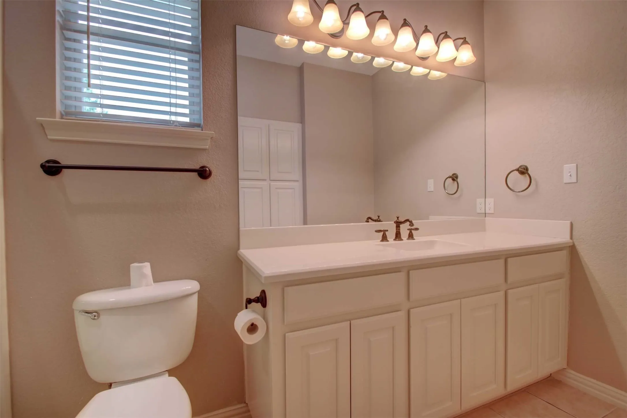 Single Family Residence For Sale in Somervell County , 107 Heritage Place, Glen Rose, Texas 76043, 3 Bedroom, 3 Bathroom, 2 Garage spaces, 2,126 Sqft, built in 2007, mls#21397528, Real Estate Agent in Glen Rose, Homes For Sale in Somervell county, Homes For Sale in Glen Rose, Realtor in Glen Rose Texas, Real Estate Brokerage Independent Realty Texas, Luminita Cordes Realtor