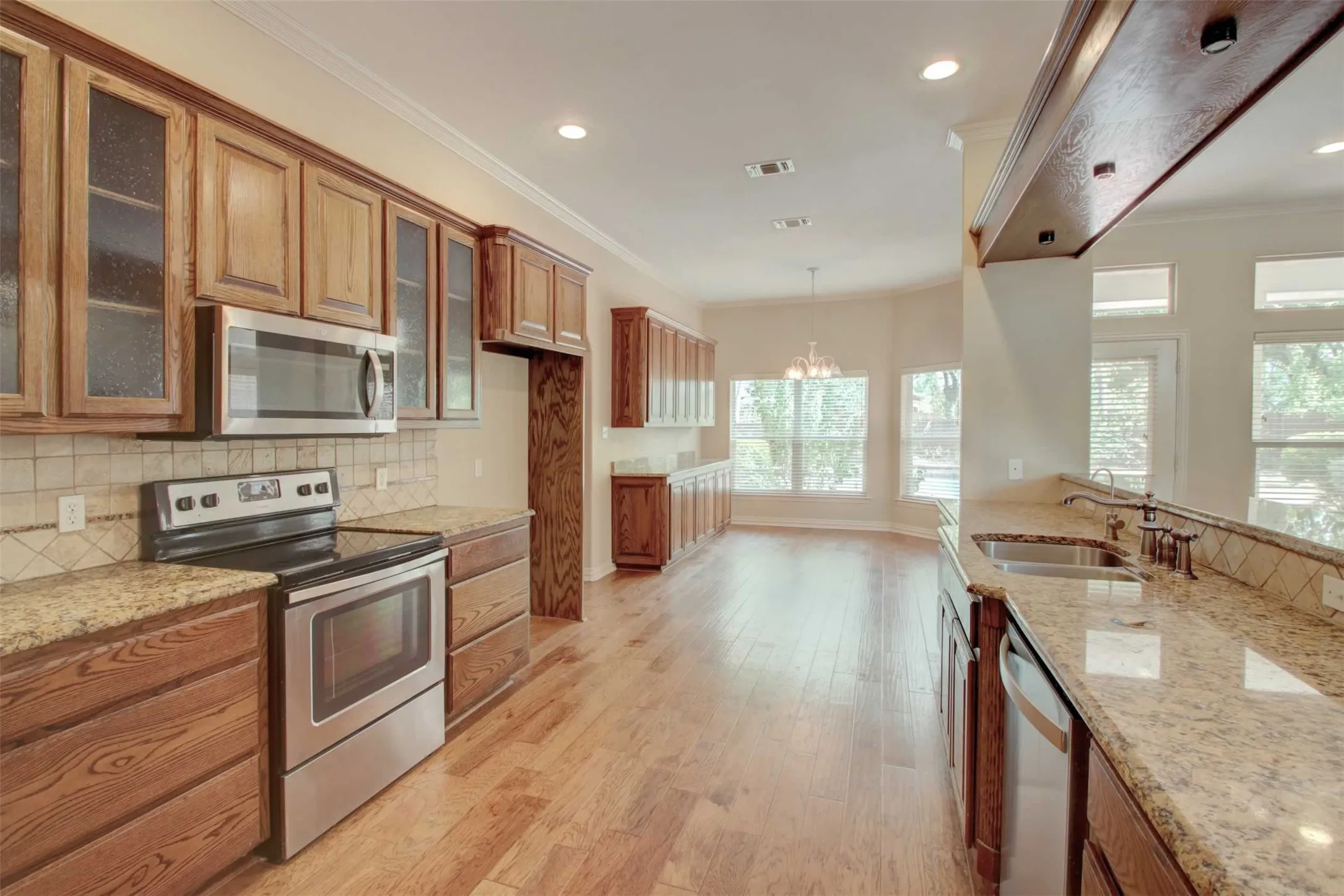 Single Family Residence For Sale in Somervell County , 107 Heritage Place, Glen Rose, Texas 76043, 3 Bedroom, 3 Bathroom, 2 Garage spaces, 2,126 Sqft, built in 2007, mls#21397528, Real Estate Agent in Glen Rose, Homes For Sale in Somervell county, Homes For Sale in Glen Rose, Realtor in Glen Rose Texas, Real Estate Brokerage Independent Realty Texas, Luminita Cordes Realtor