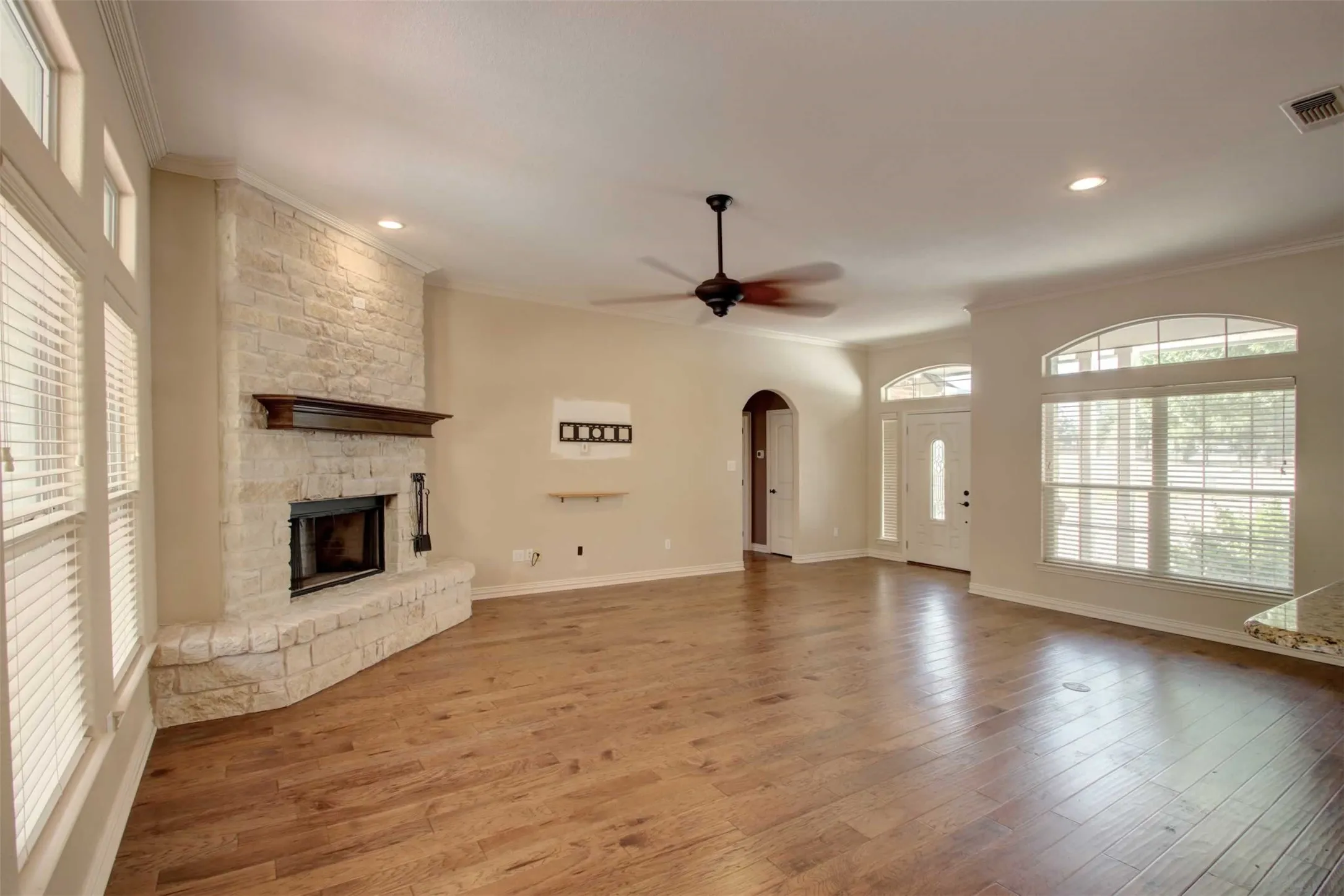 Single Family Residence For Sale in Somervell County , 107 Heritage Place, Glen Rose, Texas 76043, 3 Bedroom, 3 Bathroom, 2 Garage spaces, 2,126 Sqft, built in 2007, mls#21397528, Real Estate Agent in Glen Rose, Homes For Sale in Somervell county, Homes For Sale in Glen Rose, Realtor in Glen Rose Texas, Real Estate Brokerage Independent Realty Texas, Luminita Cordes Realtor