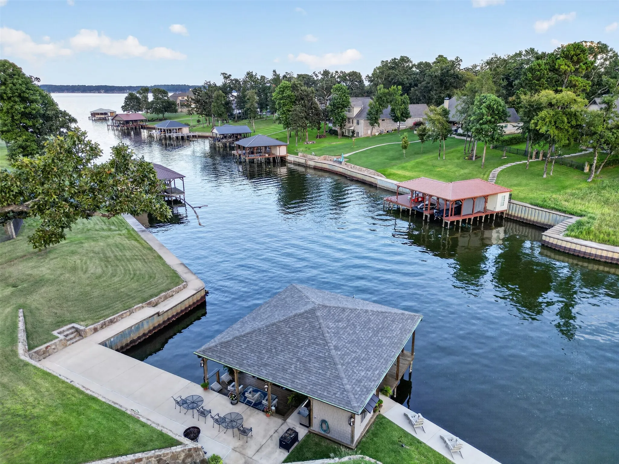 Single Family Residence For Sale in Henderson County , 5615 Nathan Drive, Chandler, Texas 75758, 3 Bedroom, 4 Bathroom, 3 Garage spaces, 3,473 Sqft, built in 2019, mls#21398283, Real Estate Agent in Chandler, Homes For Sale in Henderson county, Homes For Sale in Chandler, Realtor in Chandler Texas, Real Estate Brokerage Independent Realty Texas, Luminita Cordes Realtor