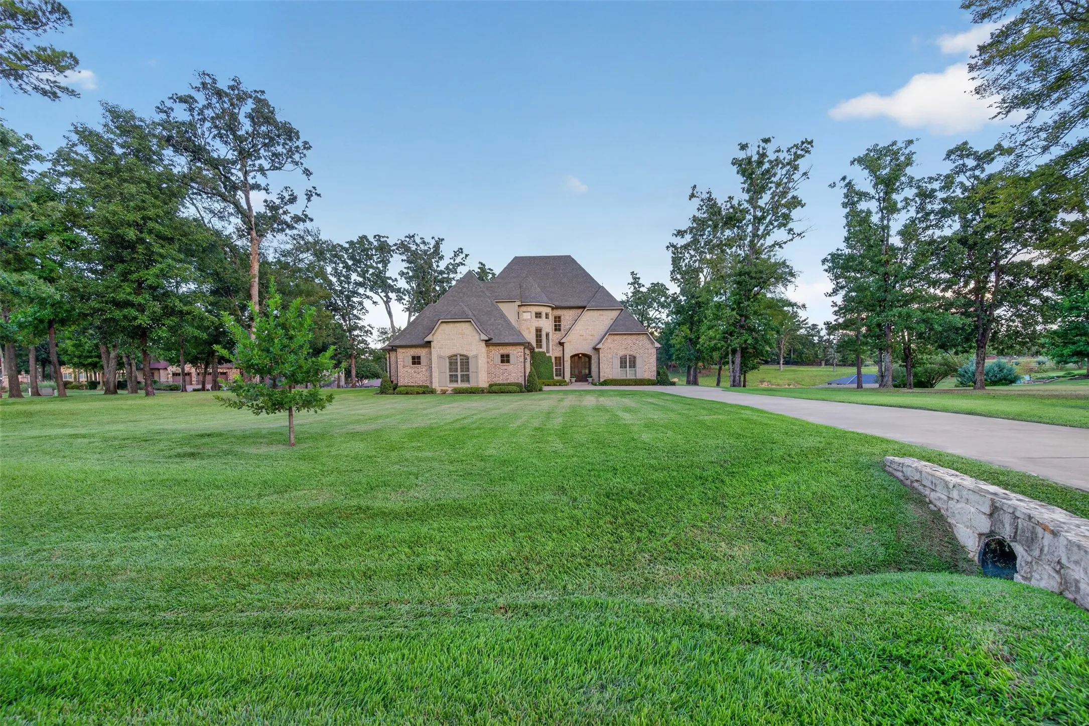 Single Family Residence For Sale in Henderson County , 5615 Nathan Drive, Chandler, Texas 75758, 3 Bedroom, 4 Bathroom, 3 Garage spaces, 3,473 Sqft, built in 2019, mls#21398283, Real Estate Agent in Chandler, Homes For Sale in Henderson county, Homes For Sale in Chandler, Realtor in Chandler Texas, Real Estate Brokerage Independent Realty Texas, Luminita Cordes Realtor