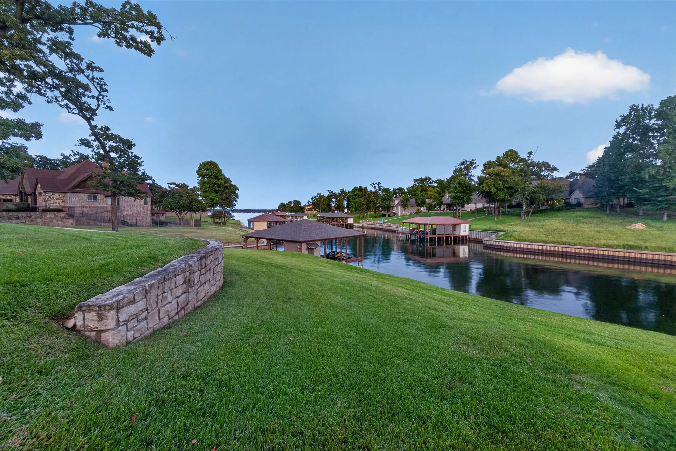 Single Family Residence For Sale in Henderson County , 5615 Nathan Drive, Chandler, Texas 75758, 3 Bedroom, 4 Bathroom, 3 Garage spaces, 3,473 Sqft, built in 2019, mls#21398283, Real Estate Agent in Chandler, Homes For Sale in Henderson county, Homes For Sale in Chandler, Realtor in Chandler Texas, Real Estate Brokerage Independent Realty Texas, Luminita Cordes Realtor