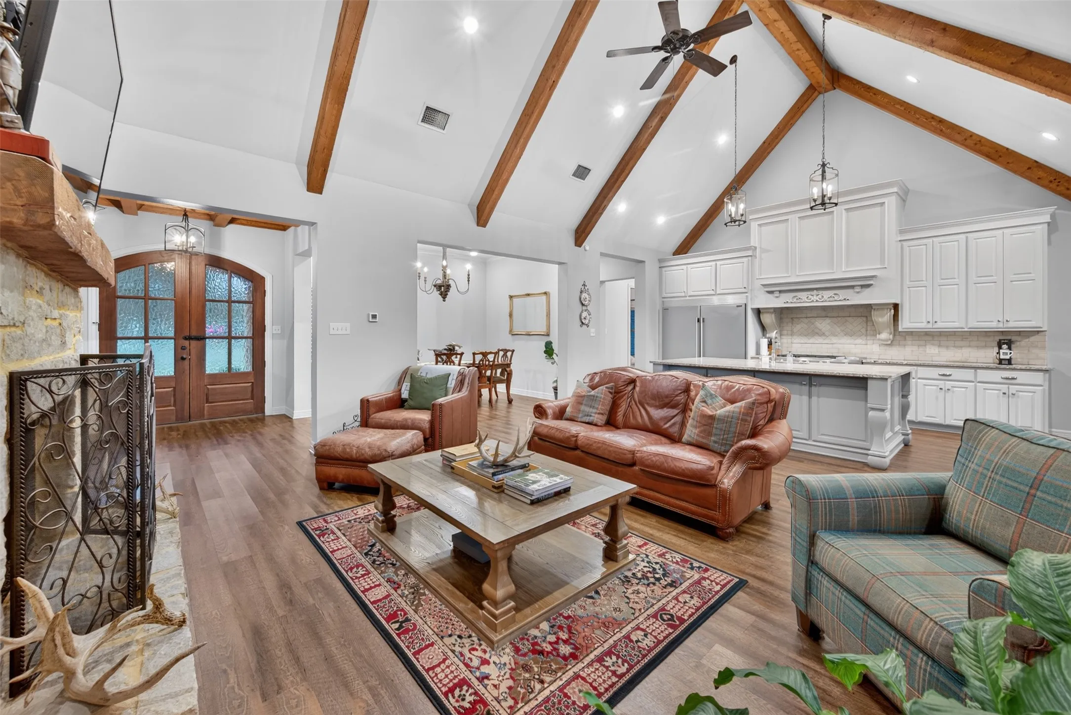 Single Family Residence For Sale in Henderson County , 5615 Nathan Drive, Chandler, Texas 75758, 3 Bedroom, 4 Bathroom, 3 Garage spaces, 3,473 Sqft, built in 2019, mls#21398283, Real Estate Agent in Chandler, Homes For Sale in Henderson county, Homes For Sale in Chandler, Realtor in Chandler Texas, Real Estate Brokerage Independent Realty Texas, Luminita Cordes Realtor