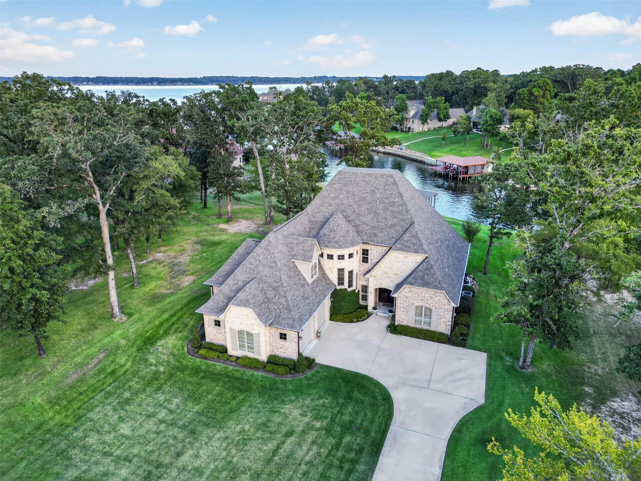 Single Family Residence For Sale in Henderson County , 5615 Nathan Drive, Chandler, Texas 75758, 3 Bedroom, 4 Bathroom, 3 Garage spaces, 3,473 Sqft, built in 2019, mls#21398283, Real Estate Agent in Chandler, Homes For Sale in Henderson county, Homes For Sale in Chandler, Realtor in Chandler Texas, Real Estate Brokerage Independent Realty Texas, Luminita Cordes Realtor
