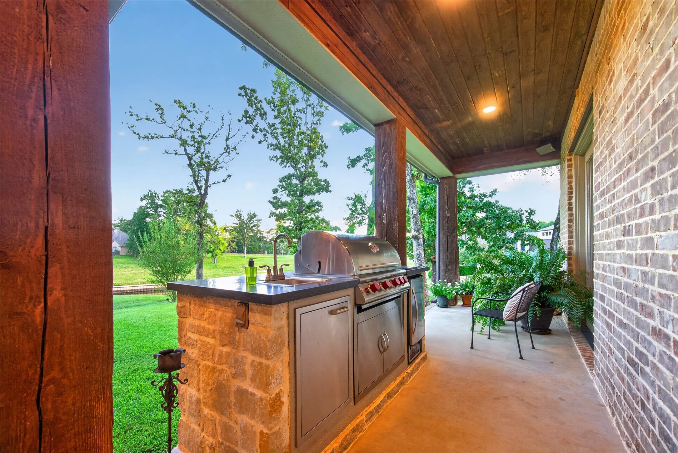 Single Family Residence For Sale in Henderson County , 5615 Nathan Drive, Chandler, Texas 75758, 3 Bedroom, 4 Bathroom, 3 Garage spaces, 3,473 Sqft, built in 2019, mls#21398283, Real Estate Agent in Chandler, Homes For Sale in Henderson county, Homes For Sale in Chandler, Realtor in Chandler Texas, Real Estate Brokerage Independent Realty Texas, Luminita Cordes Realtor