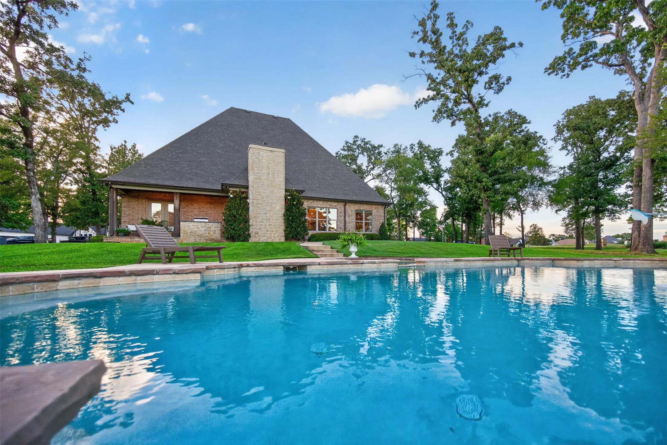 Single Family Residence For Sale in Henderson County , 5615 Nathan Drive, Chandler, Texas 75758, 3 Bedroom, 4 Bathroom, 3 Garage spaces, 3,473 Sqft, built in 2019, mls#21398283, Real Estate Agent in Chandler, Homes For Sale in Henderson county, Homes For Sale in Chandler, Realtor in Chandler Texas, Real Estate Brokerage Independent Realty Texas, Luminita Cordes Realtor