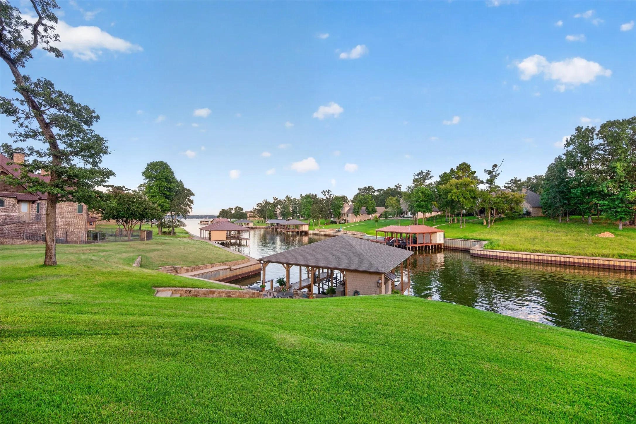 Single Family Residence For Sale in Henderson County , 5615 Nathan Drive, Chandler, Texas 75758, 3 Bedroom, 4 Bathroom, 3 Garage spaces, 3,473 Sqft, built in 2019, mls#21398283, Real Estate Agent in Chandler, Homes For Sale in Henderson county, Homes For Sale in Chandler, Realtor in Chandler Texas, Real Estate Brokerage Independent Realty Texas, Luminita Cordes Realtor