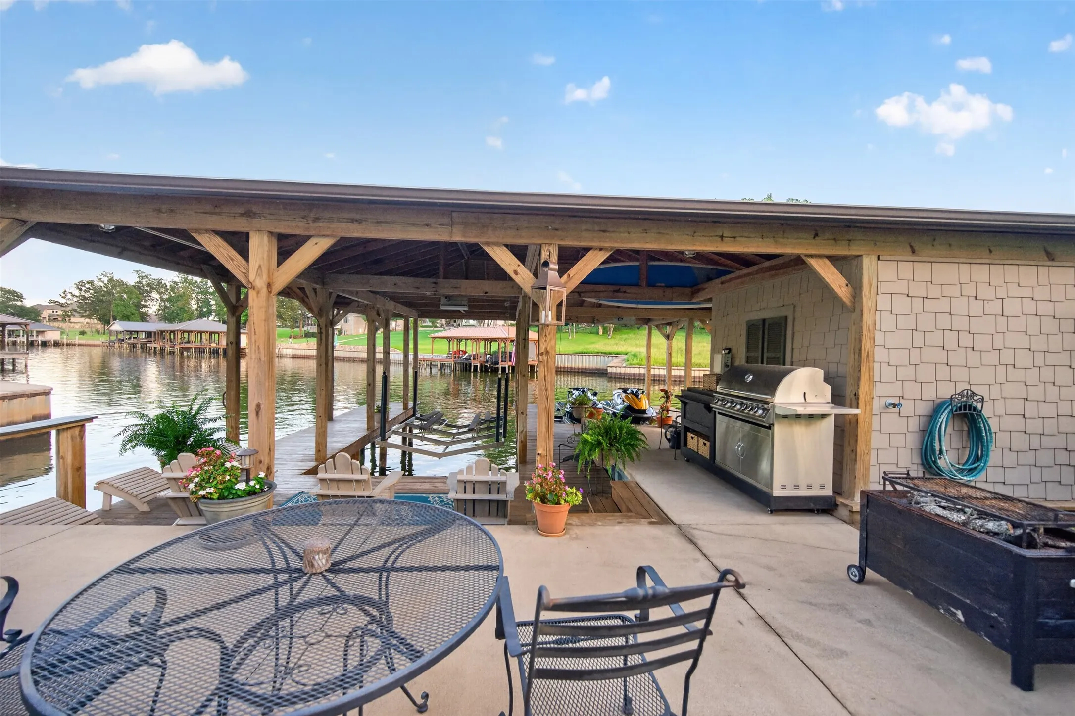 Single Family Residence For Sale in Henderson County , 5615 Nathan Drive, Chandler, Texas 75758, 3 Bedroom, 4 Bathroom, 3 Garage spaces, 3,473 Sqft, built in 2019, mls#21398283, Real Estate Agent in Chandler, Homes For Sale in Henderson county, Homes For Sale in Chandler, Realtor in Chandler Texas, Real Estate Brokerage Independent Realty Texas, Luminita Cordes Realtor