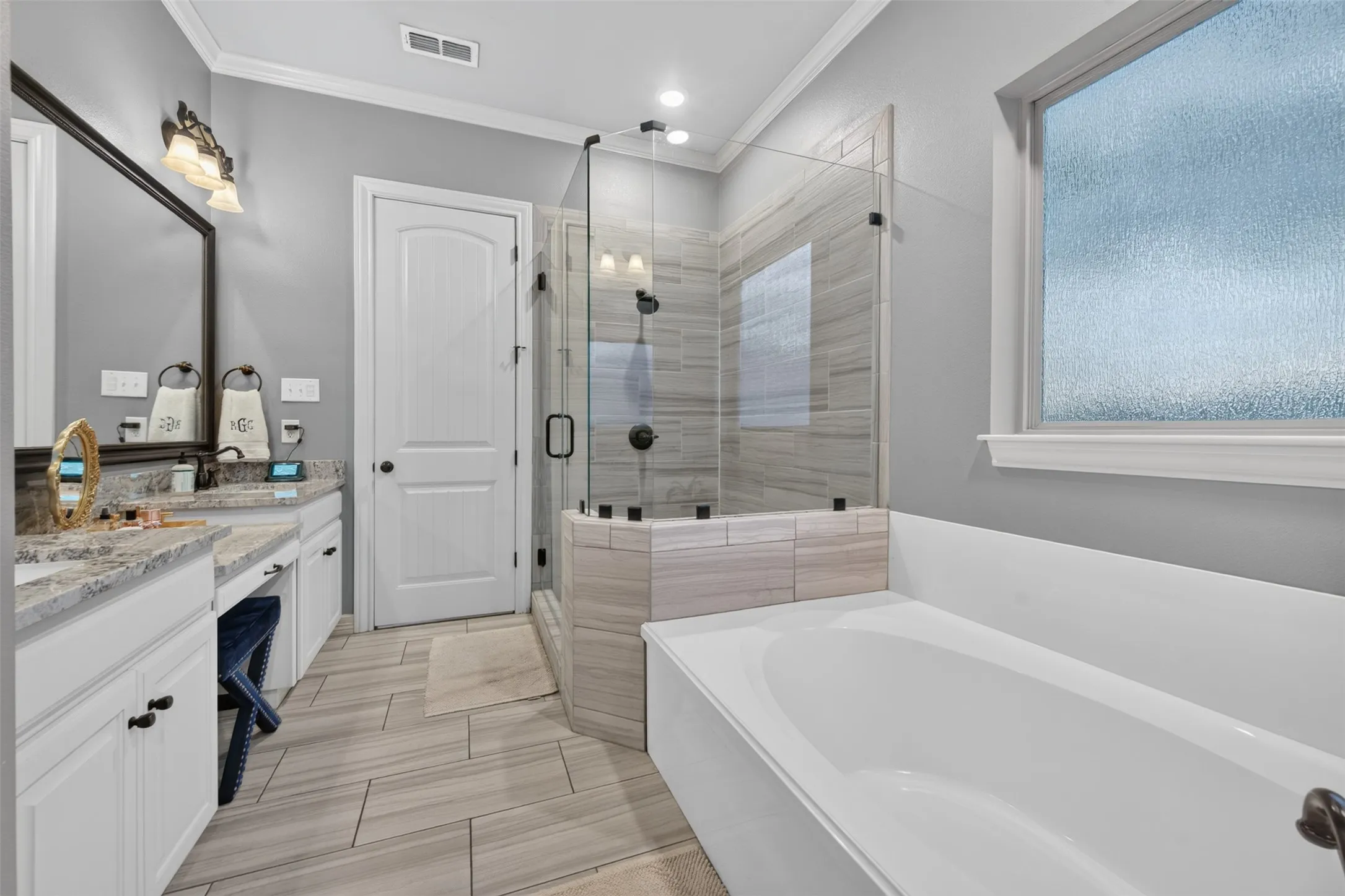 Single Family Residence For Sale in Henderson County , 5615 Nathan Drive, Chandler, Texas 75758, 3 Bedroom, 4 Bathroom, 3 Garage spaces, 3,473 Sqft, built in 2019, mls#21398283, Real Estate Agent in Chandler, Homes For Sale in Henderson county, Homes For Sale in Chandler, Realtor in Chandler Texas, Real Estate Brokerage Independent Realty Texas, Luminita Cordes Realtor