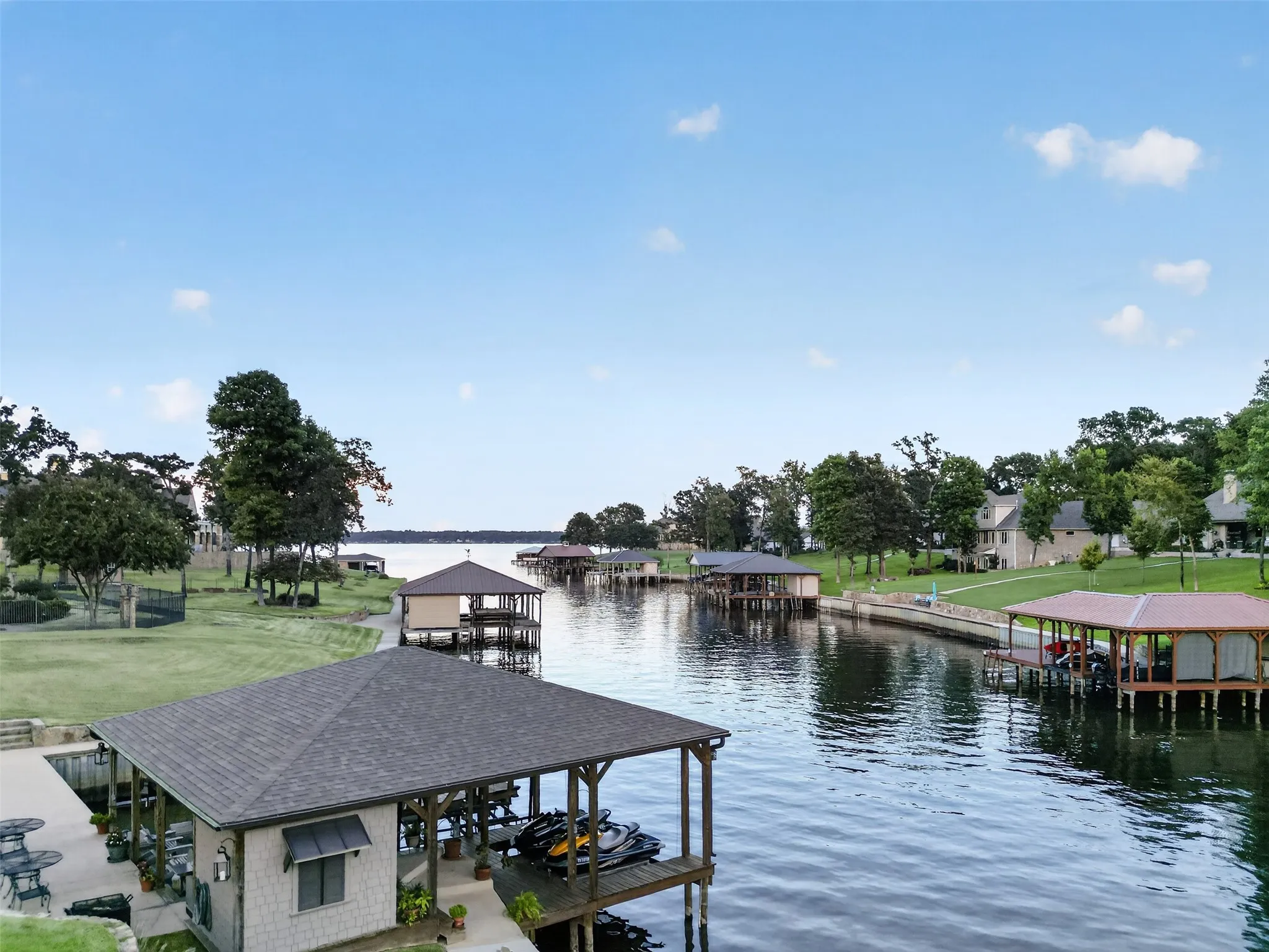 Single Family Residence For Sale in Henderson County , 5615 Nathan Drive, Chandler, Texas 75758, 3 Bedroom, 4 Bathroom, 3 Garage spaces, 3,473 Sqft, built in 2019, mls#21398283, Real Estate Agent in Chandler, Homes For Sale in Henderson county, Homes For Sale in Chandler, Realtor in Chandler Texas, Real Estate Brokerage Independent Realty Texas, Luminita Cordes Realtor