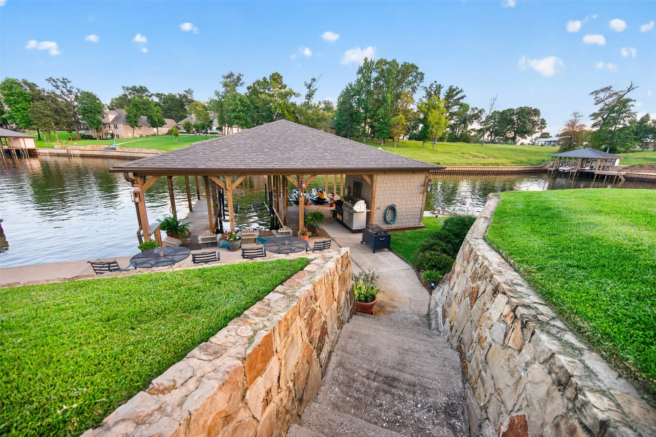 Single Family Residence For Sale in Henderson County , 5615 Nathan Drive, Chandler, Texas 75758, 3 Bedroom, 4 Bathroom, 3 Garage spaces, 3,473 Sqft, built in 2019, mls#21398283, Real Estate Agent in Chandler, Homes For Sale in Henderson county, Homes For Sale in Chandler, Realtor in Chandler Texas, Real Estate Brokerage Independent Realty Texas, Luminita Cordes Realtor