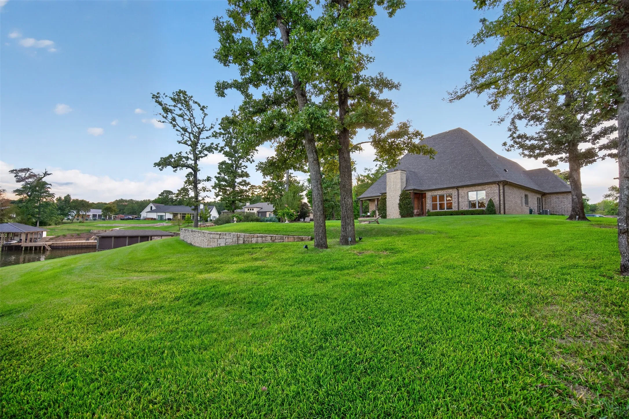 Single Family Residence For Sale in Henderson County , 5615 Nathan Drive, Chandler, Texas 75758, 3 Bedroom, 4 Bathroom, 3 Garage spaces, 3,473 Sqft, built in 2019, mls#21398283, Real Estate Agent in Chandler, Homes For Sale in Henderson county, Homes For Sale in Chandler, Realtor in Chandler Texas, Real Estate Brokerage Independent Realty Texas, Luminita Cordes Realtor