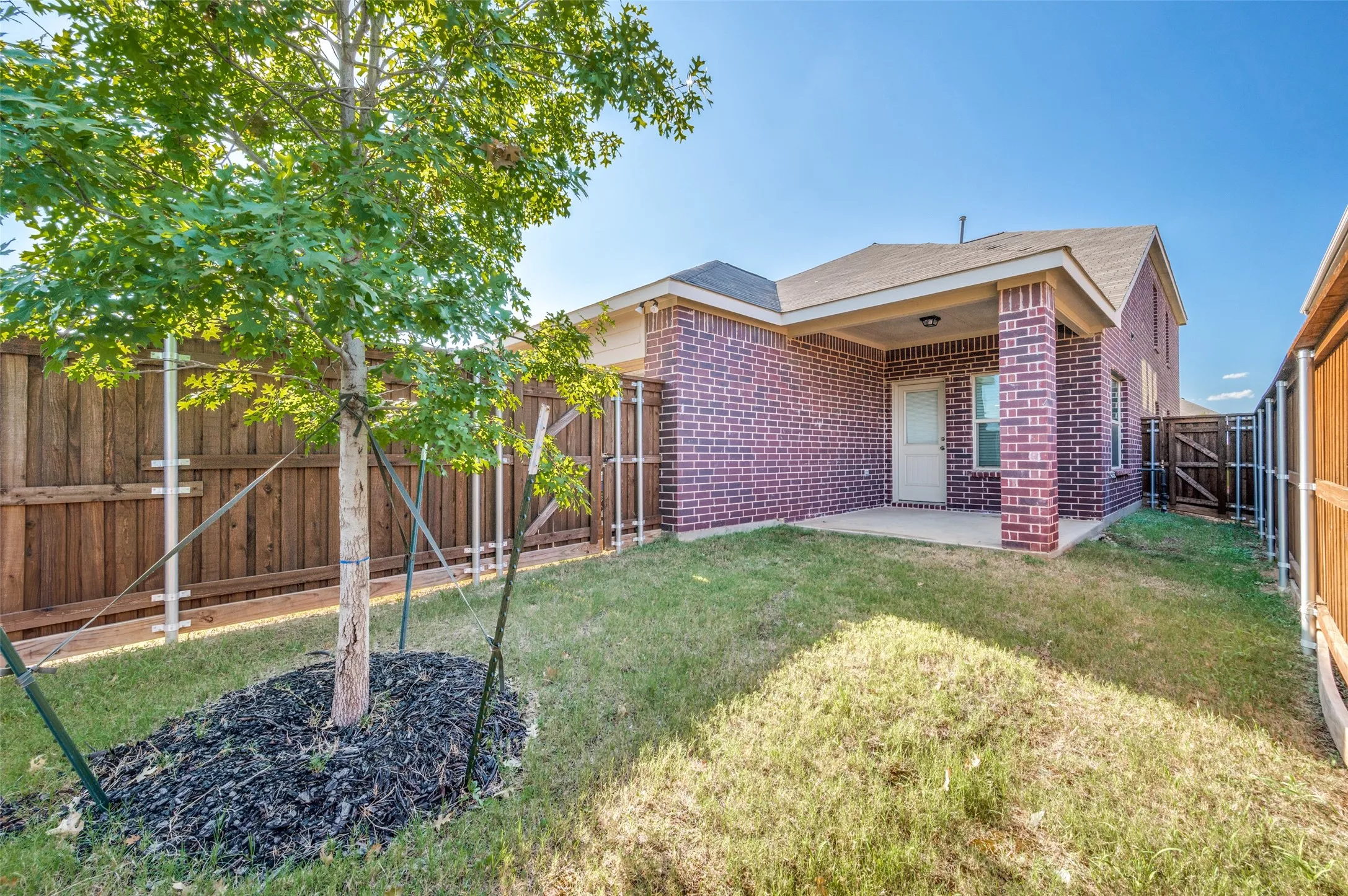Single Family Residence For Rent in Denton County , 2328 Brightstone Drive, Little Elm, Texas 76227, 4 Bedroom, 3 Bathroom, 2 Garage spaces, 2,216 Sqft, built in 2021, mls#21398276, Real Estate Agent in Little Elm, Homes For Rent in Denton county, Homes For Rent in Little Elm, Realtor in Little Elm Texas, Real Estate Brokerage Independent Realty Texas, Luminita Cordes Realtor