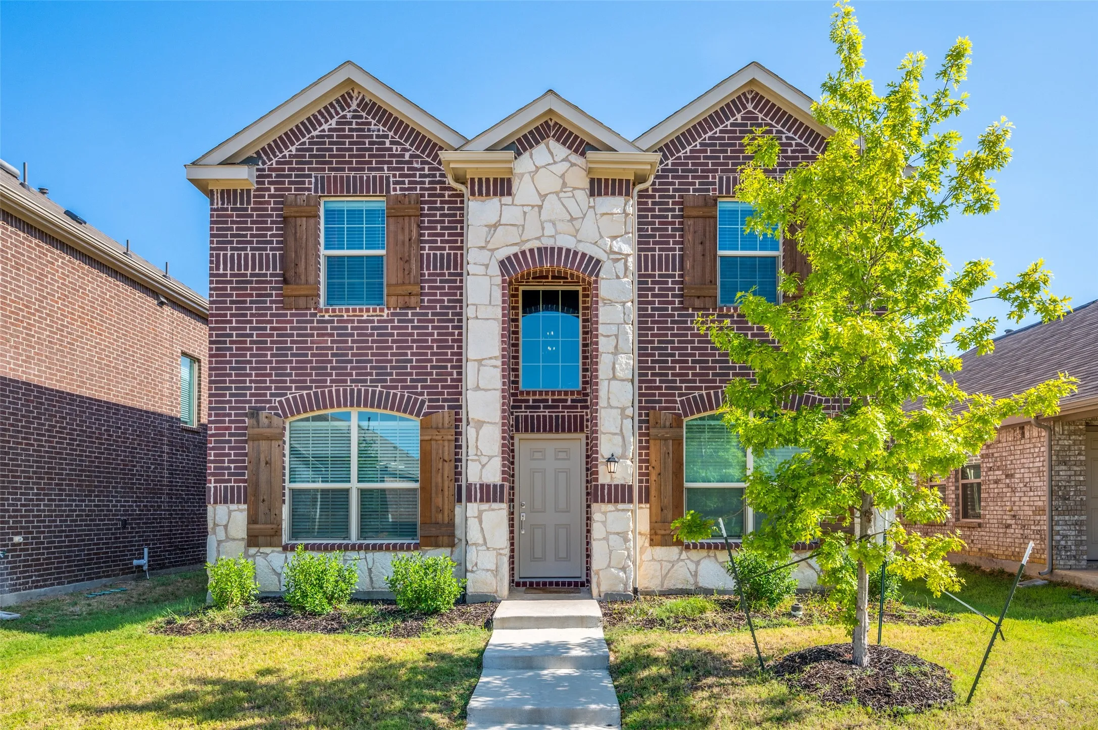 Single Family Residence For Rent in Denton County , 2328 Brightstone Drive, Little Elm, Texas 76227, 4 Bedroom, 3 Bathroom, 2 Garage spaces, 2,216 Sqft, built in 2021, mls#21398276, Real Estate Agent in Little Elm, Homes For Rent in Denton county, Homes For Rent in Little Elm, Realtor in Little Elm Texas, Real Estate Brokerage Independent Realty Texas, Luminita Cordes Realtor