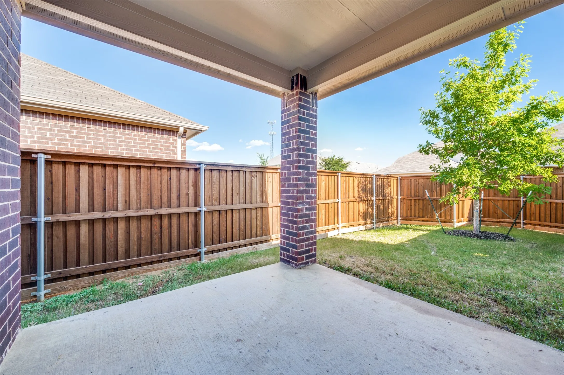 Single Family Residence For Rent in Denton County , 2328 Brightstone Drive, Little Elm, Texas 76227, 4 Bedroom, 3 Bathroom, 2 Garage spaces, 2,216 Sqft, built in 2021, mls#21398276, Real Estate Agent in Little Elm, Homes For Rent in Denton county, Homes For Rent in Little Elm, Realtor in Little Elm Texas, Real Estate Brokerage Independent Realty Texas, Luminita Cordes Realtor