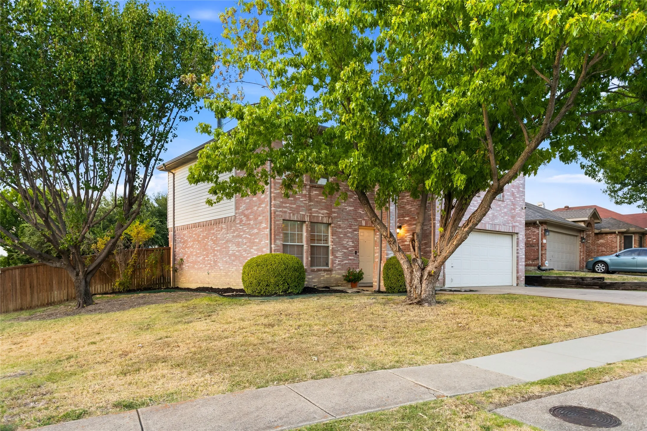 Single Family Residence For Rent in Dallas County , 1301 Mill Crossing, Garland, Texas 75040, 4 Bedroom, 3 Bathroom, 3 Garage spaces, 1,988 Sqft, built in 1997, mls#21398284, Real Estate Agent in Garland, Homes For Rent in Dallas county, Homes For Rent in Garland, Realtor in Garland Texas, Real Estate Brokerage Independent Realty Texas, Luminita Cordes Realtor