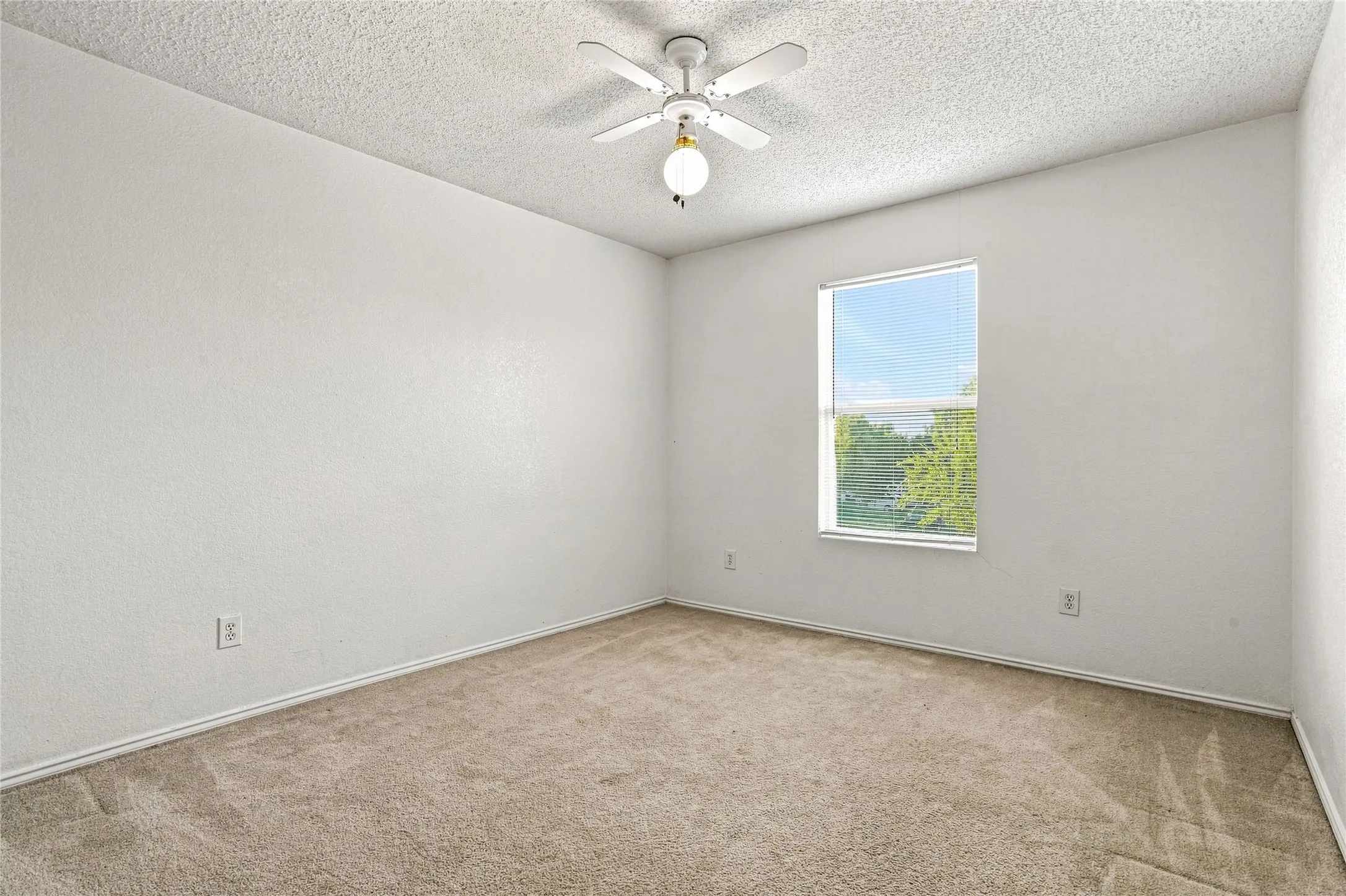 Single Family Residence For Rent in Dallas County , 1301 Mill Crossing, Garland, Texas 75040, 4 Bedroom, 3 Bathroom, 3 Garage spaces, 1,988 Sqft, built in 1997, mls#21398284, Real Estate Agent in Garland, Homes For Rent in Dallas county, Homes For Rent in Garland, Realtor in Garland Texas, Real Estate Brokerage Independent Realty Texas, Luminita Cordes Realtor