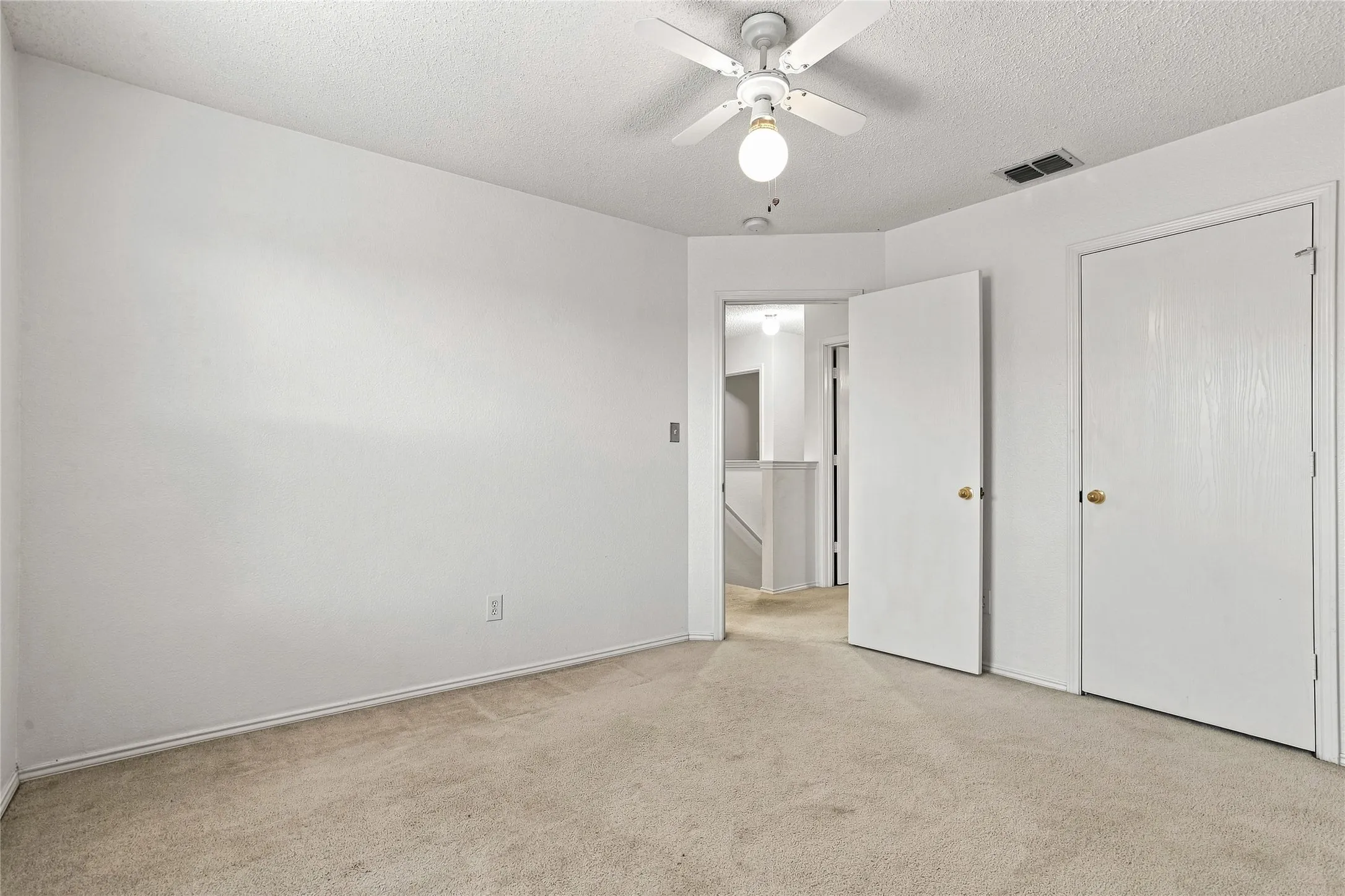 Single Family Residence For Rent in Dallas County , 1301 Mill Crossing, Garland, Texas 75040, 4 Bedroom, 3 Bathroom, 3 Garage spaces, 1,988 Sqft, built in 1997, mls#21398284, Real Estate Agent in Garland, Homes For Rent in Dallas county, Homes For Rent in Garland, Realtor in Garland Texas, Real Estate Brokerage Independent Realty Texas, Luminita Cordes Realtor