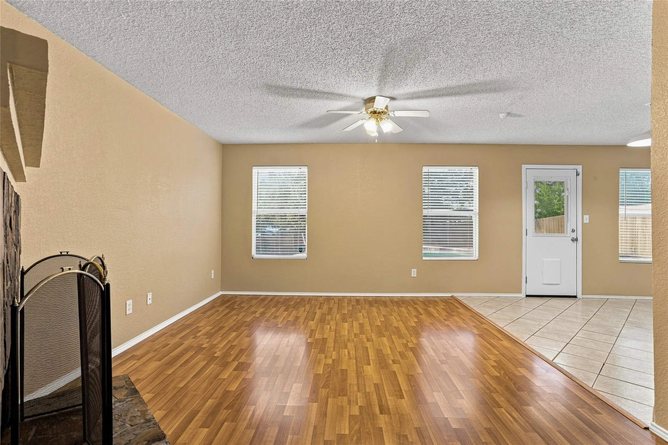 Single Family Residence For Rent in Dallas County , 1301 Mill Crossing, Garland, Texas 75040, 4 Bedroom, 3 Bathroom, 3 Garage spaces, 1,988 Sqft, built in 1997, mls#21398284, Real Estate Agent in Garland, Homes For Rent in Dallas county, Homes For Rent in Garland, Realtor in Garland Texas, Real Estate Brokerage Independent Realty Texas, Luminita Cordes Realtor