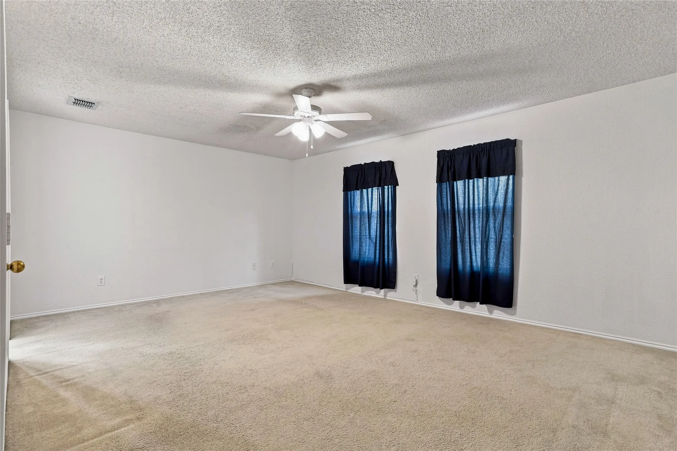 Single Family Residence For Rent in Dallas County , 1301 Mill Crossing, Garland, Texas 75040, 4 Bedroom, 3 Bathroom, 3 Garage spaces, 1,988 Sqft, built in 1997, mls#21398284, Real Estate Agent in Garland, Homes For Rent in Dallas county, Homes For Rent in Garland, Realtor in Garland Texas, Real Estate Brokerage Independent Realty Texas, Luminita Cordes Realtor