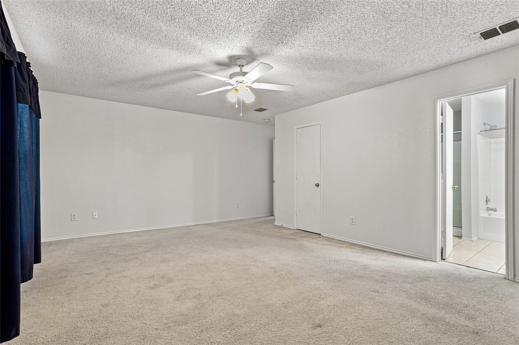 Single Family Residence For Rent in Dallas County , 1301 Mill Crossing, Garland, Texas 75040, 4 Bedroom, 3 Bathroom, 3 Garage spaces, 1,988 Sqft, built in 1997, mls#21398284, Real Estate Agent in Garland, Homes For Rent in Dallas county, Homes For Rent in Garland, Realtor in Garland Texas, Real Estate Brokerage Independent Realty Texas, Luminita Cordes Realtor