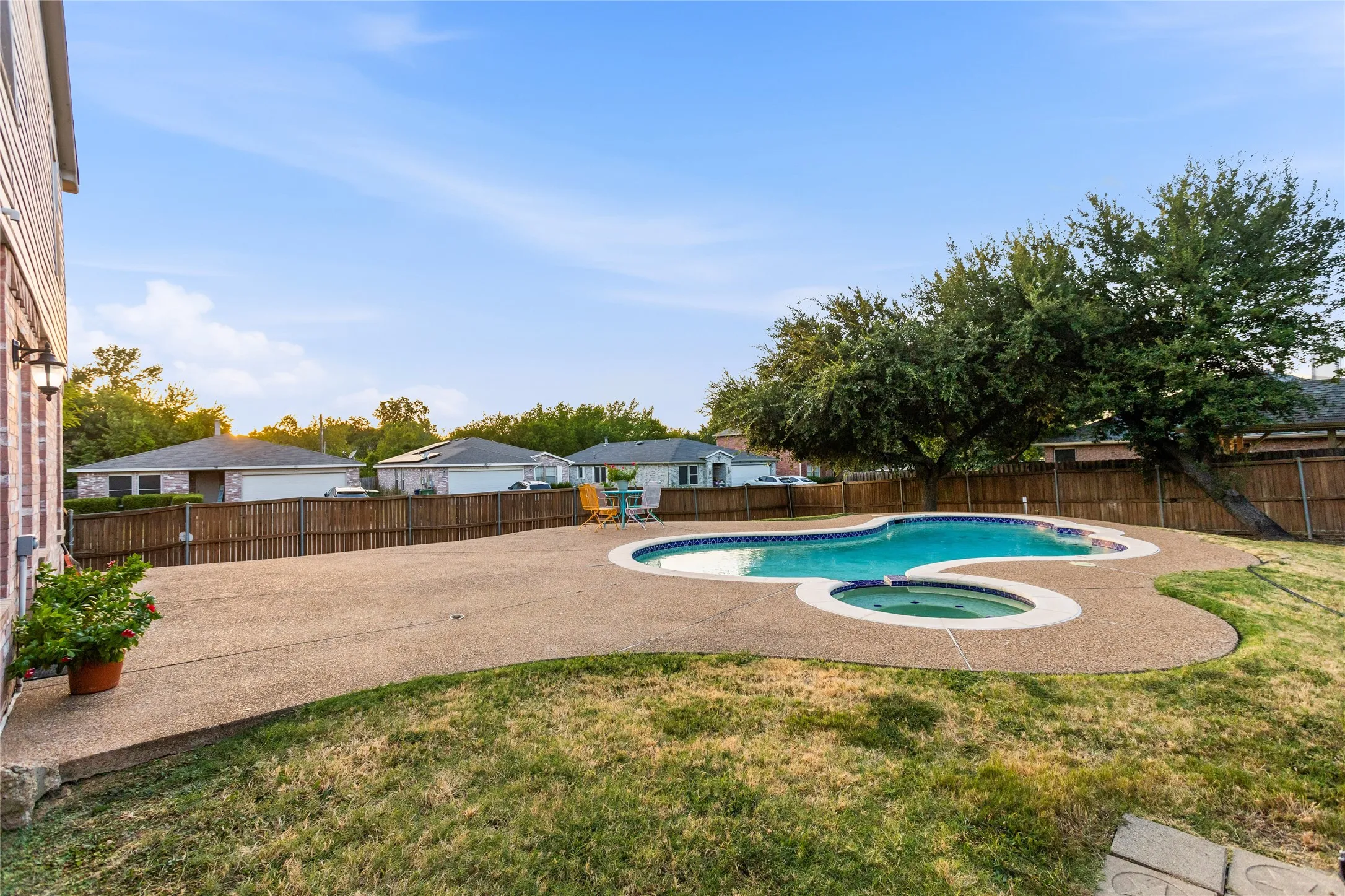 Single Family Residence For Rent in Dallas County , 1301 Mill Crossing, Garland, Texas 75040, 4 Bedroom, 3 Bathroom, 3 Garage spaces, 1,988 Sqft, built in 1997, mls#21398284, Real Estate Agent in Garland, Homes For Rent in Dallas county, Homes For Rent in Garland, Realtor in Garland Texas, Real Estate Brokerage Independent Realty Texas, Luminita Cordes Realtor