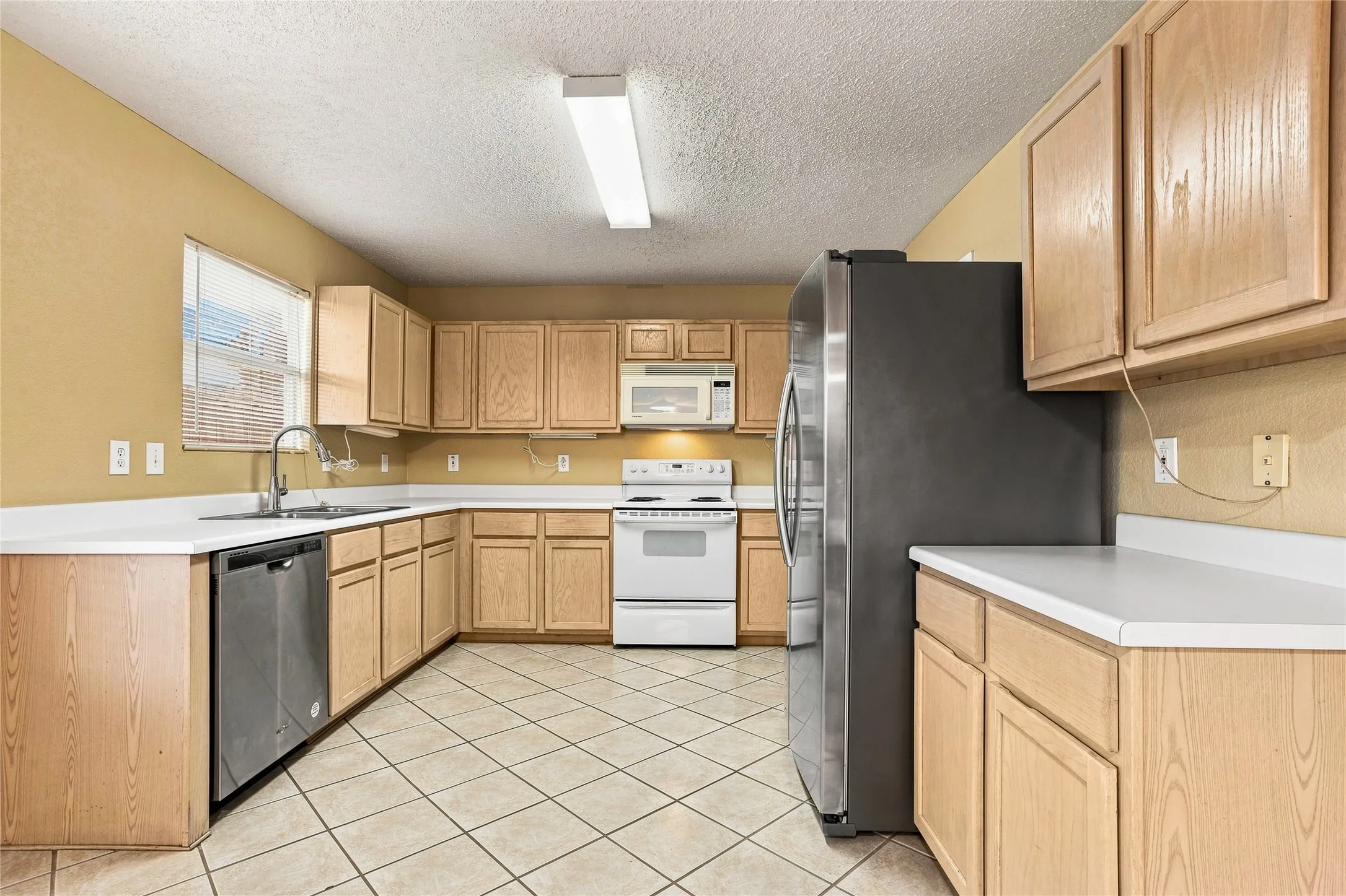 Single Family Residence For Rent in Dallas County , 1301 Mill Crossing, Garland, Texas 75040, 4 Bedroom, 3 Bathroom, 3 Garage spaces, 1,988 Sqft, built in 1997, mls#21398284, Real Estate Agent in Garland, Homes For Rent in Dallas county, Homes For Rent in Garland, Realtor in Garland Texas, Real Estate Brokerage Independent Realty Texas, Luminita Cordes Realtor
