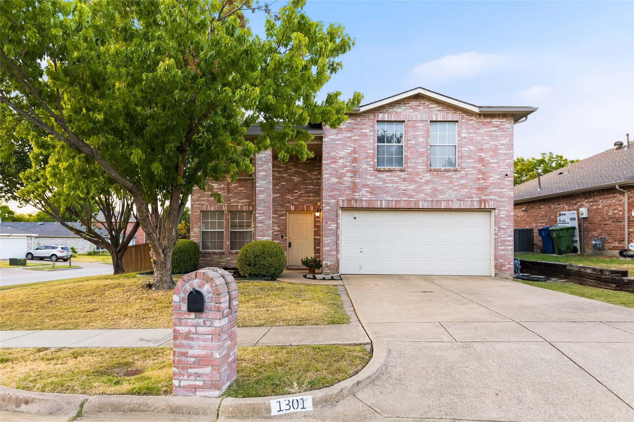 Single Family Residence For Rent in Dallas County , 1301 Mill Crossing, Garland, Texas 75040, 4 Bedroom, 3 Bathroom, 3 Garage spaces, 1,988 Sqft, built in 1997, mls#21398284, Real Estate Agent in Garland, Homes For Rent in Dallas county, Homes For Rent in Garland, Realtor in Garland Texas, Real Estate Brokerage Independent Realty Texas, Luminita Cordes Realtor