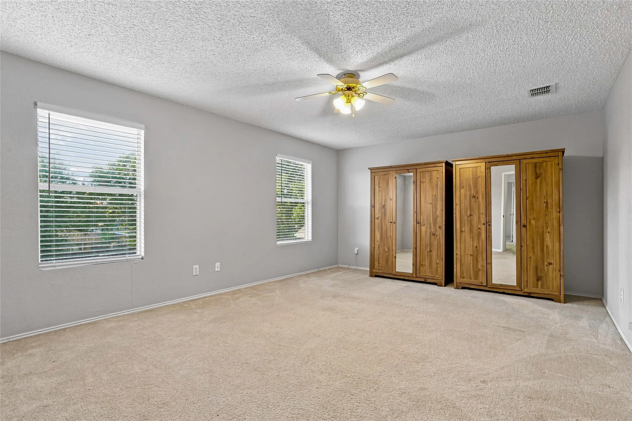 Single Family Residence For Rent in Dallas County , 1301 Mill Crossing, Garland, Texas 75040, 4 Bedroom, 3 Bathroom, 3 Garage spaces, 1,988 Sqft, built in 1997, mls#21398284, Real Estate Agent in Garland, Homes For Rent in Dallas county, Homes For Rent in Garland, Realtor in Garland Texas, Real Estate Brokerage Independent Realty Texas, Luminita Cordes Realtor