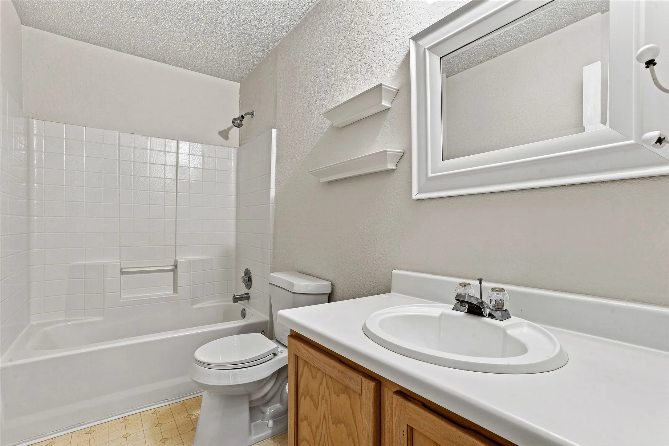 Single Family Residence For Rent in Dallas County , 1301 Mill Crossing, Garland, Texas 75040, 4 Bedroom, 3 Bathroom, 3 Garage spaces, 1,988 Sqft, built in 1997, mls#21398284, Real Estate Agent in Garland, Homes For Rent in Dallas county, Homes For Rent in Garland, Realtor in Garland Texas, Real Estate Brokerage Independent Realty Texas, Luminita Cordes Realtor