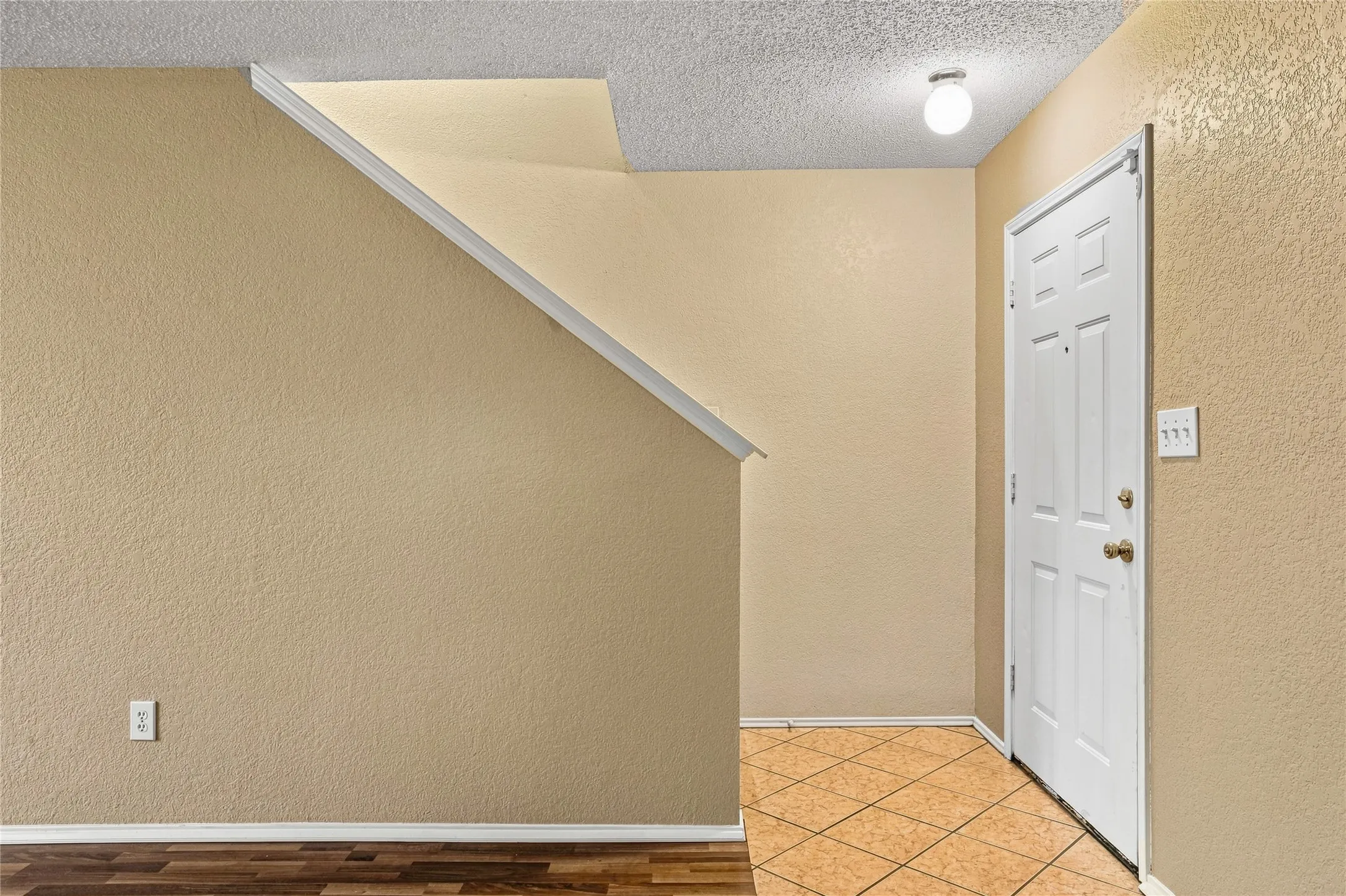 Single Family Residence For Rent in Dallas County , 1301 Mill Crossing, Garland, Texas 75040, 4 Bedroom, 3 Bathroom, 3 Garage spaces, 1,988 Sqft, built in 1997, mls#21398284, Real Estate Agent in Garland, Homes For Rent in Dallas county, Homes For Rent in Garland, Realtor in Garland Texas, Real Estate Brokerage Independent Realty Texas, Luminita Cordes Realtor
