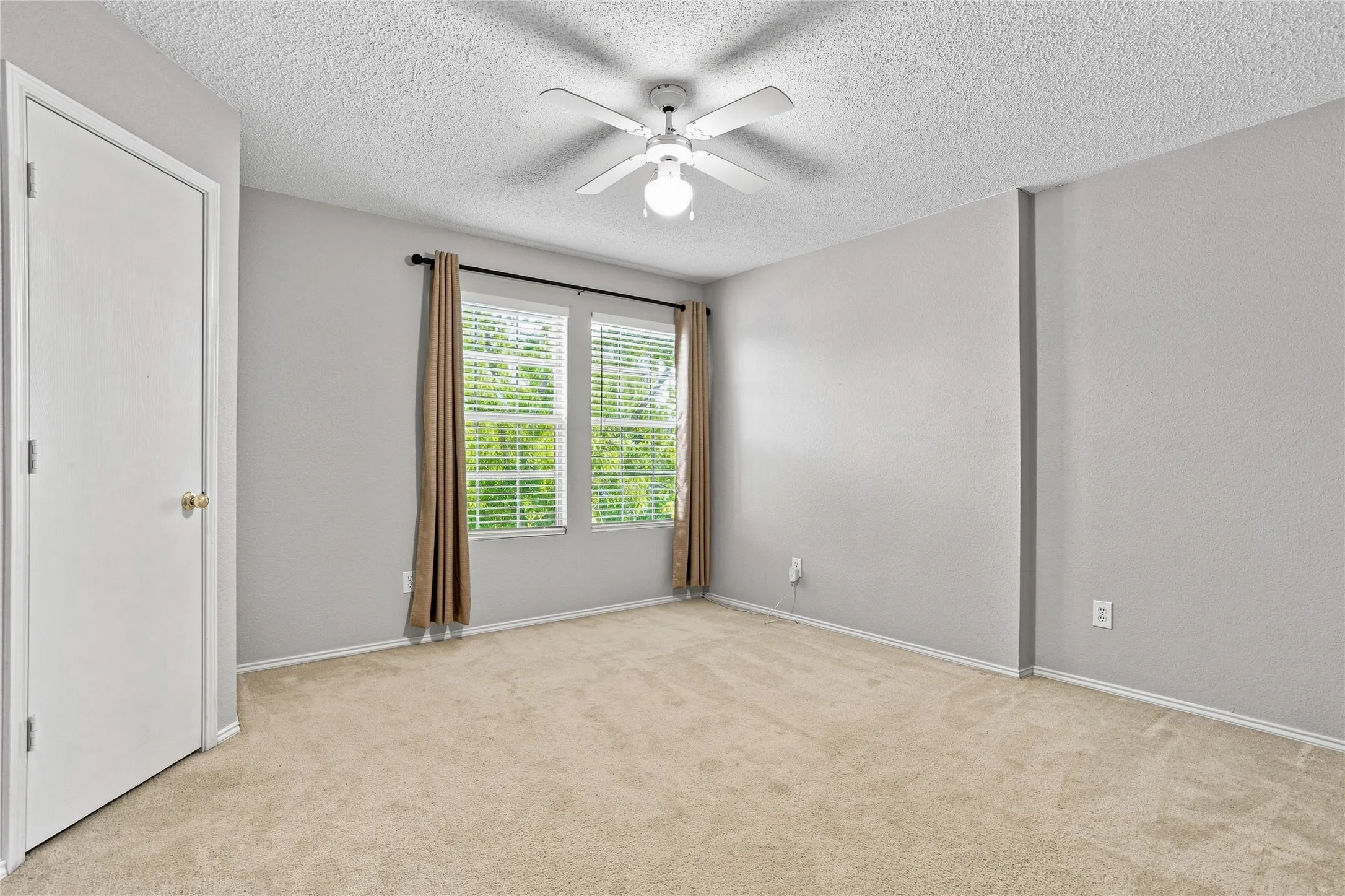 Single Family Residence For Rent in Dallas County , 1301 Mill Crossing, Garland, Texas 75040, 4 Bedroom, 3 Bathroom, 3 Garage spaces, 1,988 Sqft, built in 1997, mls#21398284, Real Estate Agent in Garland, Homes For Rent in Dallas county, Homes For Rent in Garland, Realtor in Garland Texas, Real Estate Brokerage Independent Realty Texas, Luminita Cordes Realtor