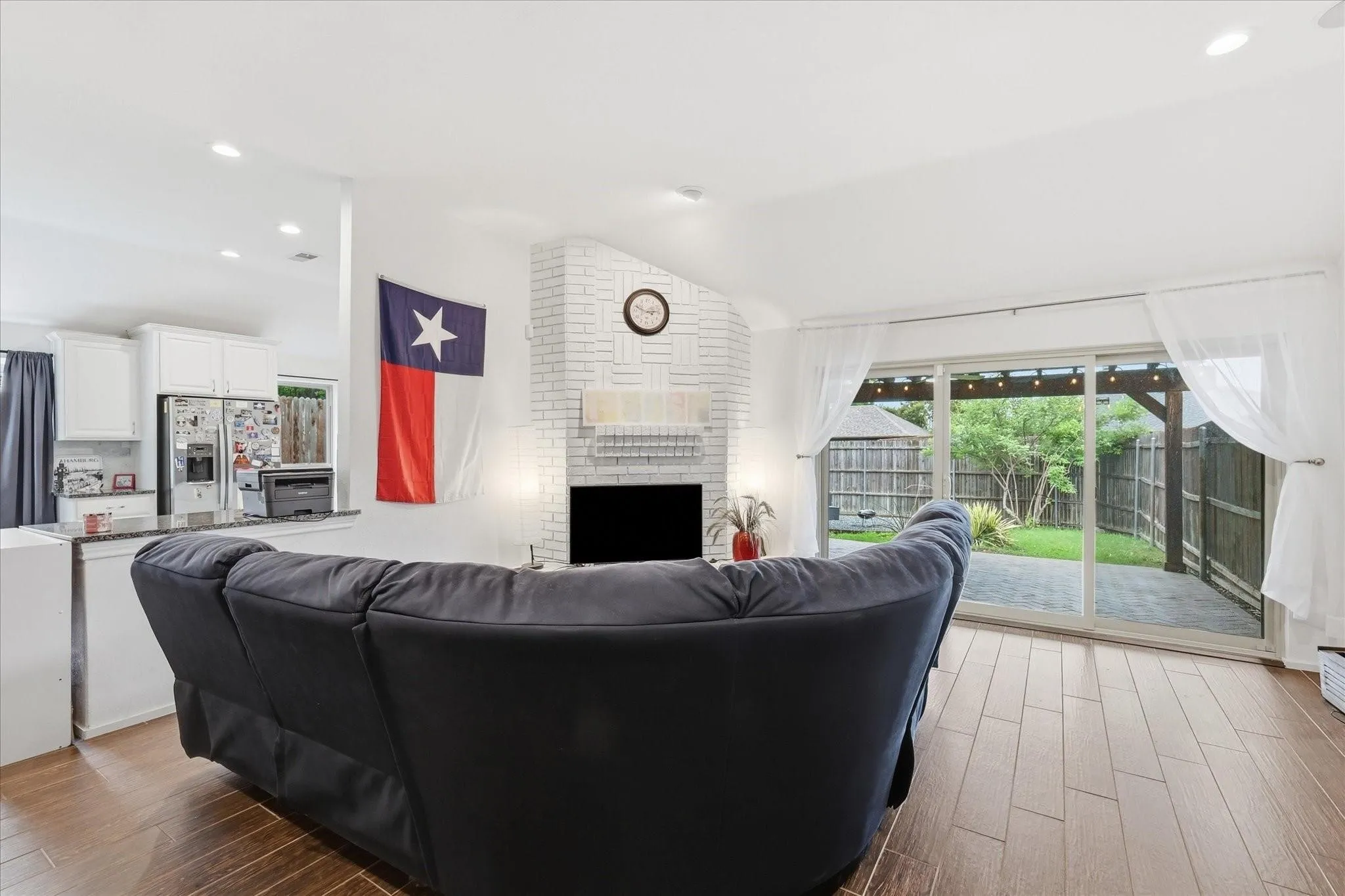Single Family Residence For Rent in Denton County , 1614 Sunswept Terrace, Lewisville, Texas 75077, 3 Bedroom, 2 Bathroom, 2 Garage spaces, 1,405 Sqft, built in 1985, mls#21397507, Real Estate Agent in Lewisville, Homes For Rent in Denton county, Homes For Rent in Lewisville, Realtor in Lewisville Texas, Real Estate Brokerage Independent Realty Texas, Luminita Cordes Realtor