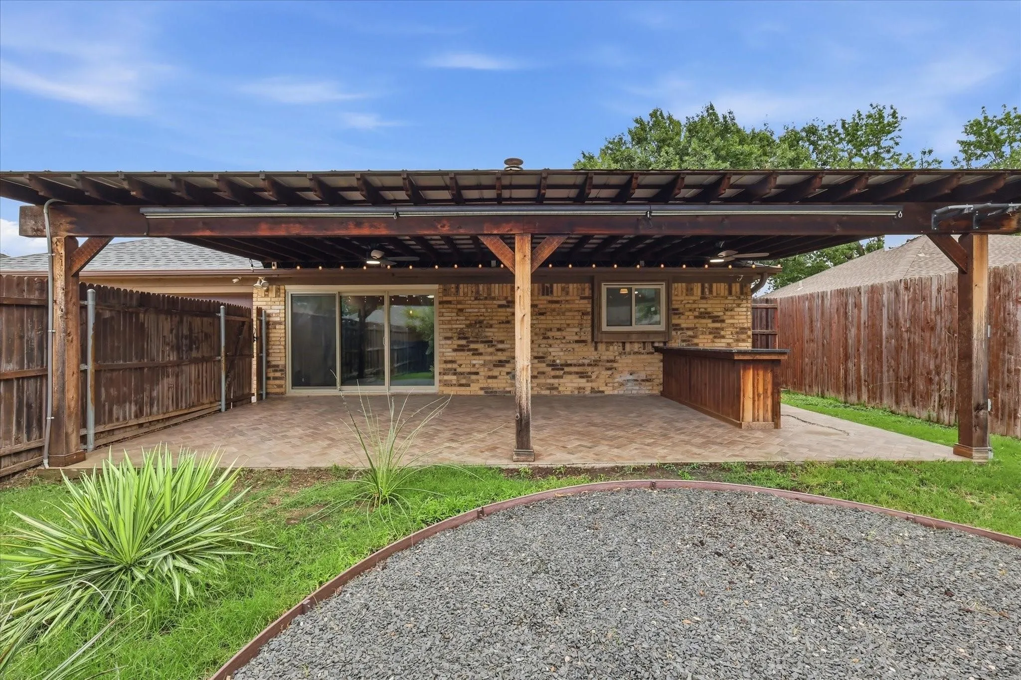 Single Family Residence For Rent in Denton County , 1614 Sunswept Terrace, Lewisville, Texas 75077, 3 Bedroom, 2 Bathroom, 2 Garage spaces, 1,405 Sqft, built in 1985, mls#21397507, Real Estate Agent in Lewisville, Homes For Rent in Denton county, Homes For Rent in Lewisville, Realtor in Lewisville Texas, Real Estate Brokerage Independent Realty Texas, Luminita Cordes Realtor