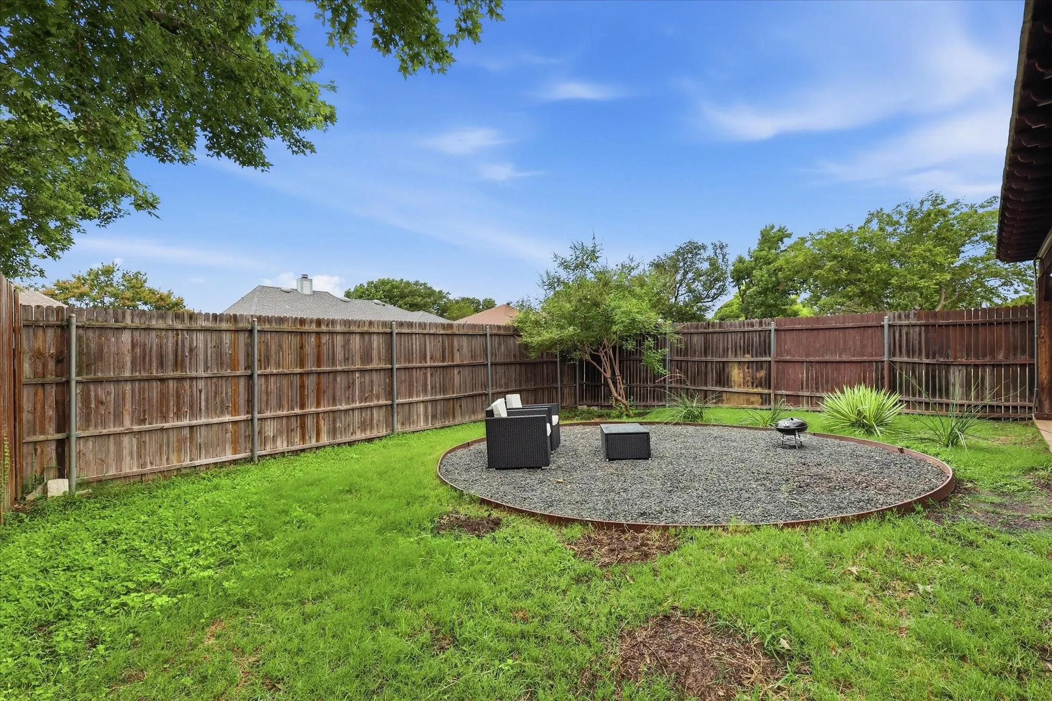 Single Family Residence For Rent in Denton County , 1614 Sunswept Terrace, Lewisville, Texas 75077, 3 Bedroom, 2 Bathroom, 2 Garage spaces, 1,405 Sqft, built in 1985, mls#21397507, Real Estate Agent in Lewisville, Homes For Rent in Denton county, Homes For Rent in Lewisville, Realtor in Lewisville Texas, Real Estate Brokerage Independent Realty Texas, Luminita Cordes Realtor