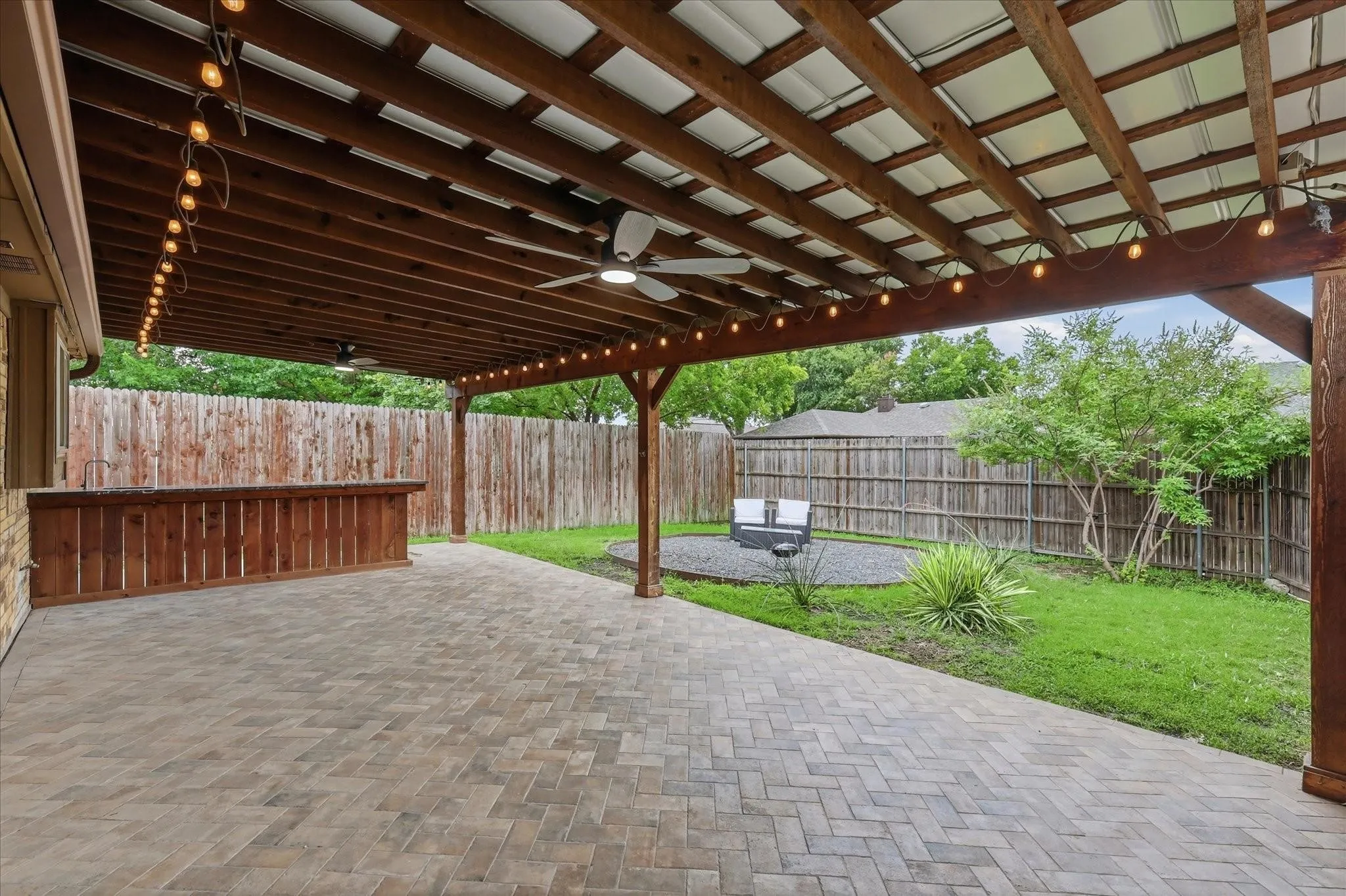 Single Family Residence For Rent in Denton County , 1614 Sunswept Terrace, Lewisville, Texas 75077, 3 Bedroom, 2 Bathroom, 2 Garage spaces, 1,405 Sqft, built in 1985, mls#21397507, Real Estate Agent in Lewisville, Homes For Rent in Denton county, Homes For Rent in Lewisville, Realtor in Lewisville Texas, Real Estate Brokerage Independent Realty Texas, Luminita Cordes Realtor