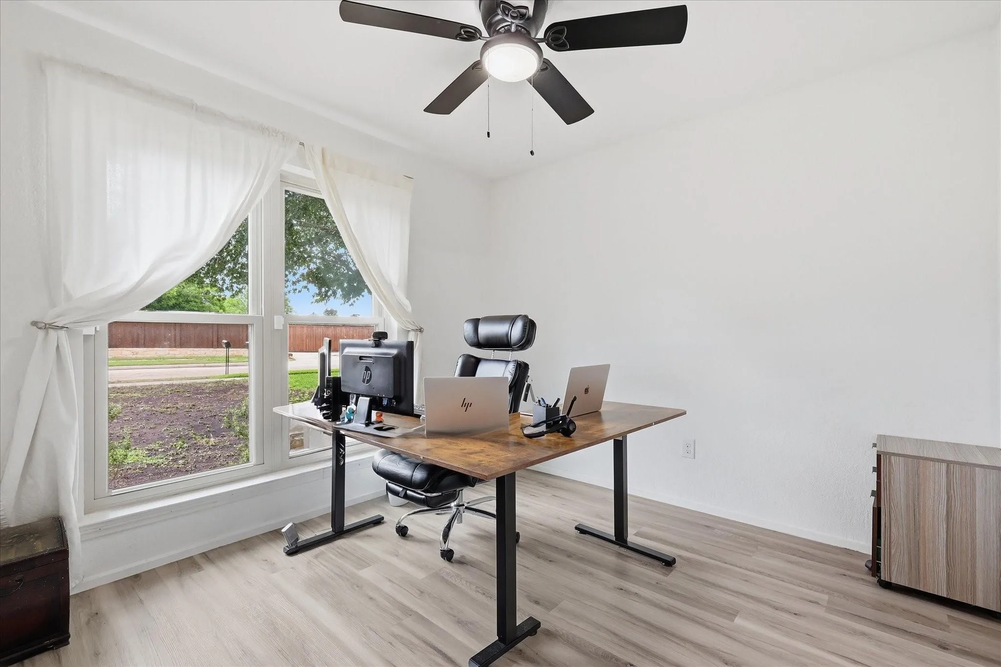 Single Family Residence For Rent in Denton County , 1614 Sunswept Terrace, Lewisville, Texas 75077, 3 Bedroom, 2 Bathroom, 2 Garage spaces, 1,405 Sqft, built in 1985, mls#21397507, Real Estate Agent in Lewisville, Homes For Rent in Denton county, Homes For Rent in Lewisville, Realtor in Lewisville Texas, Real Estate Brokerage Independent Realty Texas, Luminita Cordes Realtor