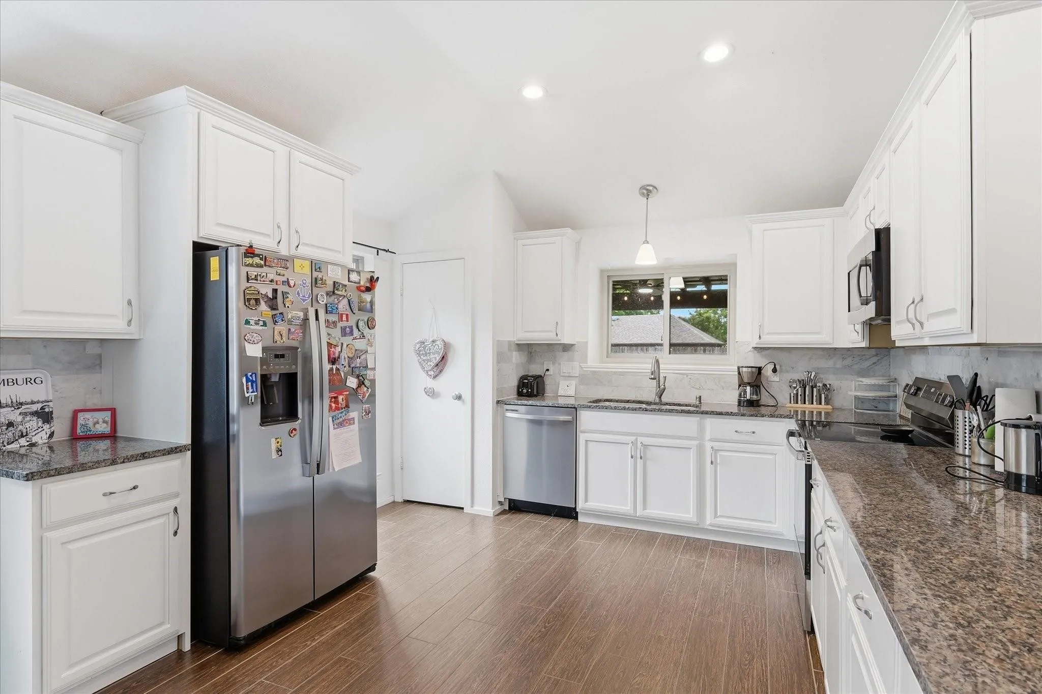 Single Family Residence For Rent in Denton County , 1614 Sunswept Terrace, Lewisville, Texas 75077, 3 Bedroom, 2 Bathroom, 2 Garage spaces, 1,405 Sqft, built in 1985, mls#21397507, Real Estate Agent in Lewisville, Homes For Rent in Denton county, Homes For Rent in Lewisville, Realtor in Lewisville Texas, Real Estate Brokerage Independent Realty Texas, Luminita Cordes Realtor