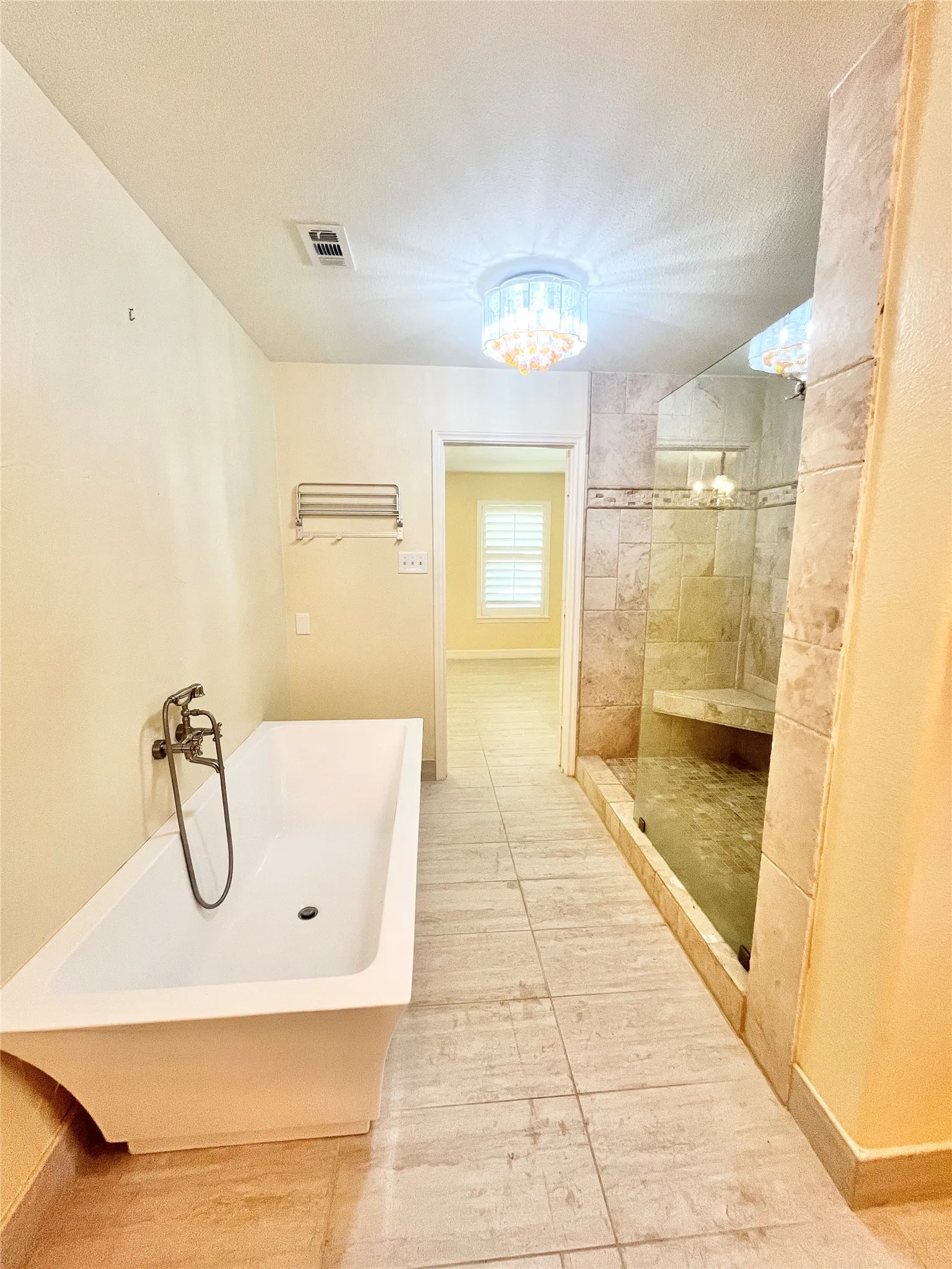 Single Family Residence For Rent in Dallas County , 313 Santa Clara Street, Irving, Texas 75062, 4 Bedroom, 3 Bathroom, 2 Garage spaces, 2,624 Sqft, built in 1967, mls#21397651, Real Estate Agent in Irving, Homes For Rent in Dallas county, Homes For Rent in Irving, Realtor in Irving Texas, Real Estate Brokerage Independent Realty Texas, Luminita Cordes Realtor