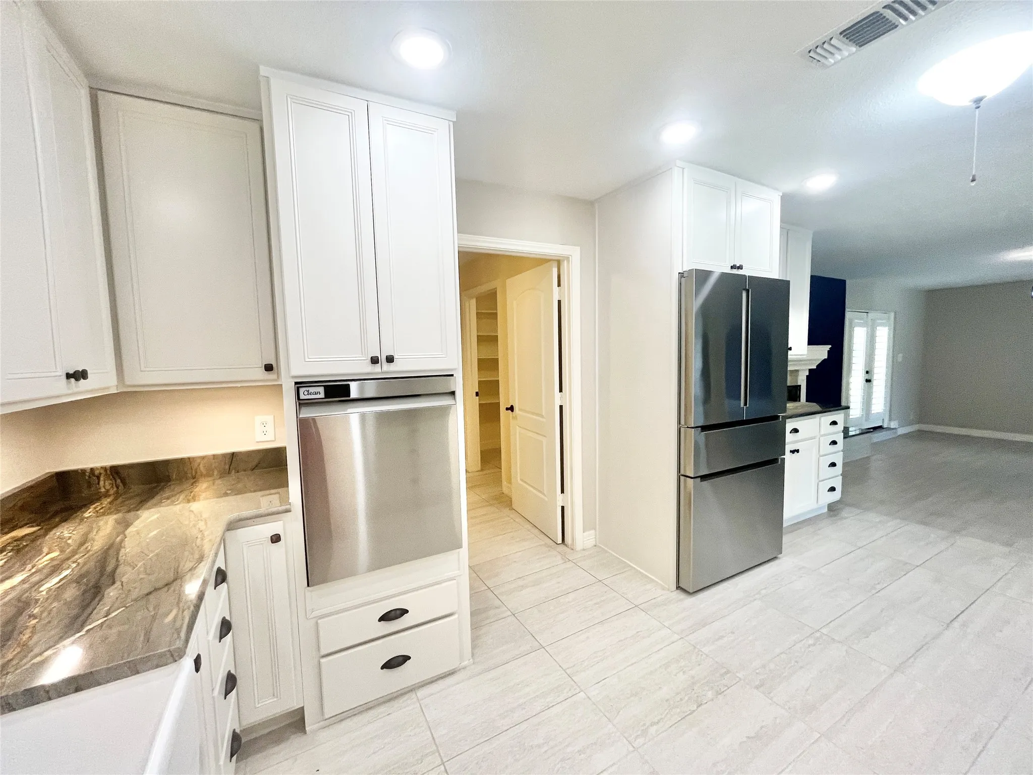 Single Family Residence For Rent in Dallas County , 313 Santa Clara Street, Irving, Texas 75062, 4 Bedroom, 3 Bathroom, 2 Garage spaces, 2,624 Sqft, built in 1967, mls#21397651, Real Estate Agent in Irving, Homes For Rent in Dallas county, Homes For Rent in Irving, Realtor in Irving Texas, Real Estate Brokerage Independent Realty Texas, Luminita Cordes Realtor
