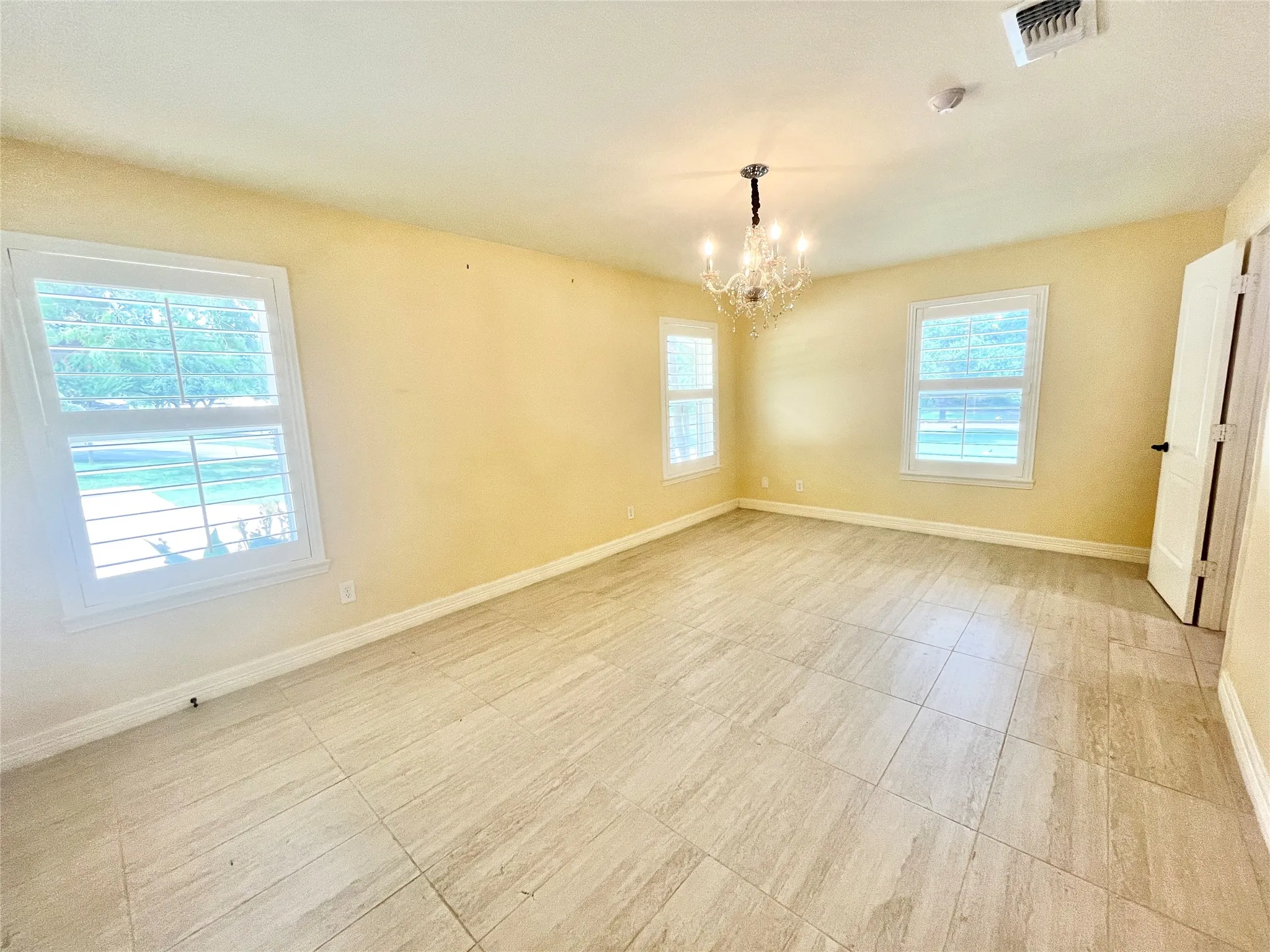 Single Family Residence For Rent in Dallas County , 313 Santa Clara Street, Irving, Texas 75062, 4 Bedroom, 3 Bathroom, 2 Garage spaces, 2,624 Sqft, built in 1967, mls#21397651, Real Estate Agent in Irving, Homes For Rent in Dallas county, Homes For Rent in Irving, Realtor in Irving Texas, Real Estate Brokerage Independent Realty Texas, Luminita Cordes Realtor
