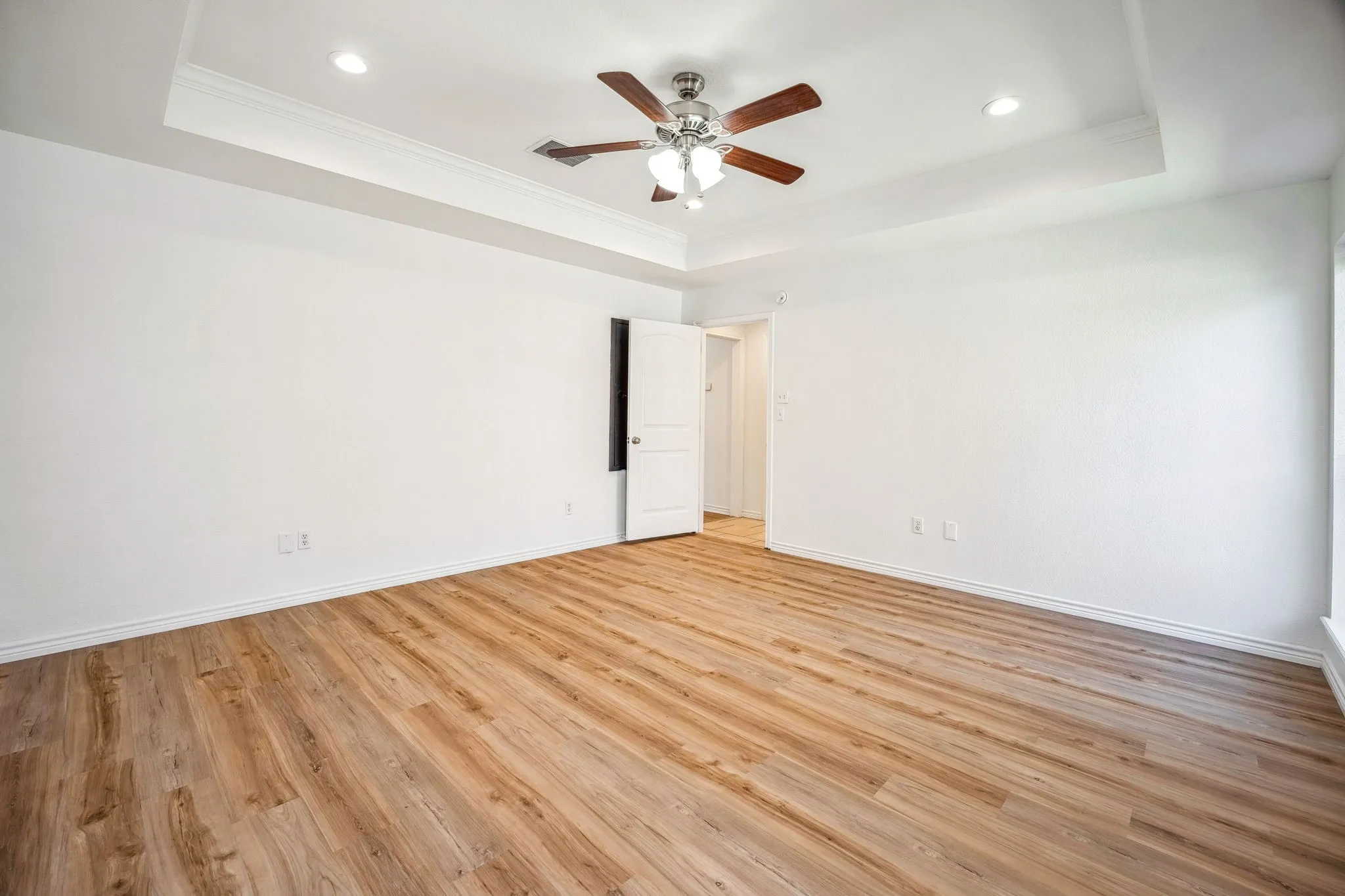 Single Family Residence For Sale in Erath County , 320 Midnight Shadow, Stephenville, Texas 76401, 3 Bedroom, 2 Bathroom, Garage spaces, 1,625 Sqft, built in 2009, mls#21398288, Real Estate Agent in Stephenville, Homes For Sale in Erath county, Homes For Sale in Stephenville, Realtor in Stephenville Texas, Real Estate Brokerage Independent Realty Texas, Luminita Cordes Realtor
