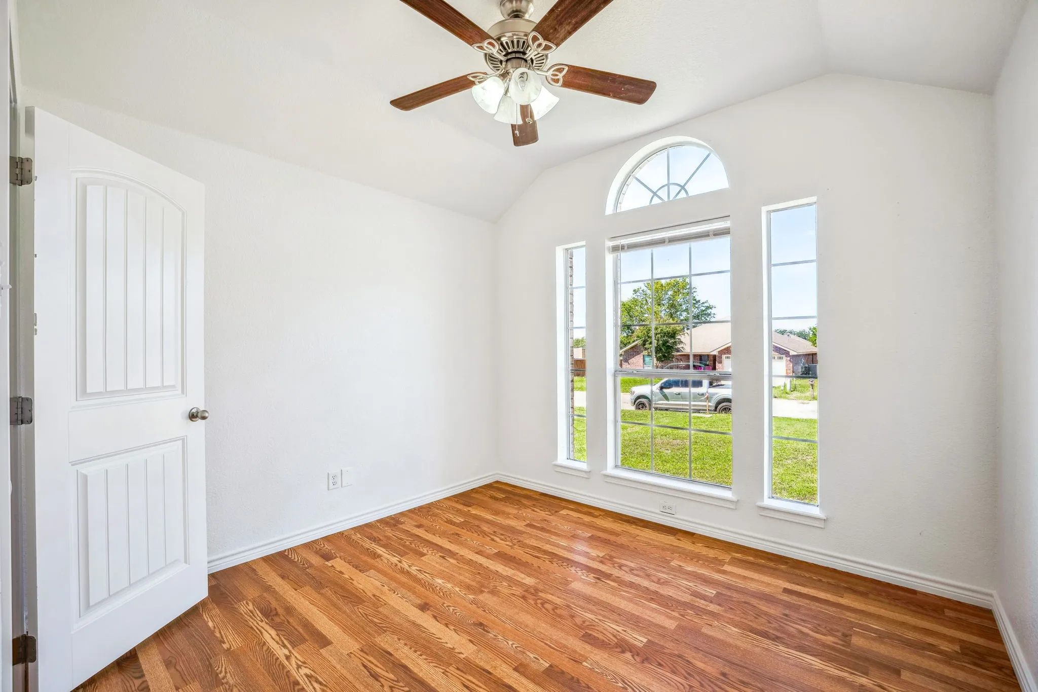 Single Family Residence For Sale in Erath County , 320 Midnight Shadow, Stephenville, Texas 76401, 3 Bedroom, 2 Bathroom, Garage spaces, 1,625 Sqft, built in 2009, mls#21398288, Real Estate Agent in Stephenville, Homes For Sale in Erath county, Homes For Sale in Stephenville, Realtor in Stephenville Texas, Real Estate Brokerage Independent Realty Texas, Luminita Cordes Realtor