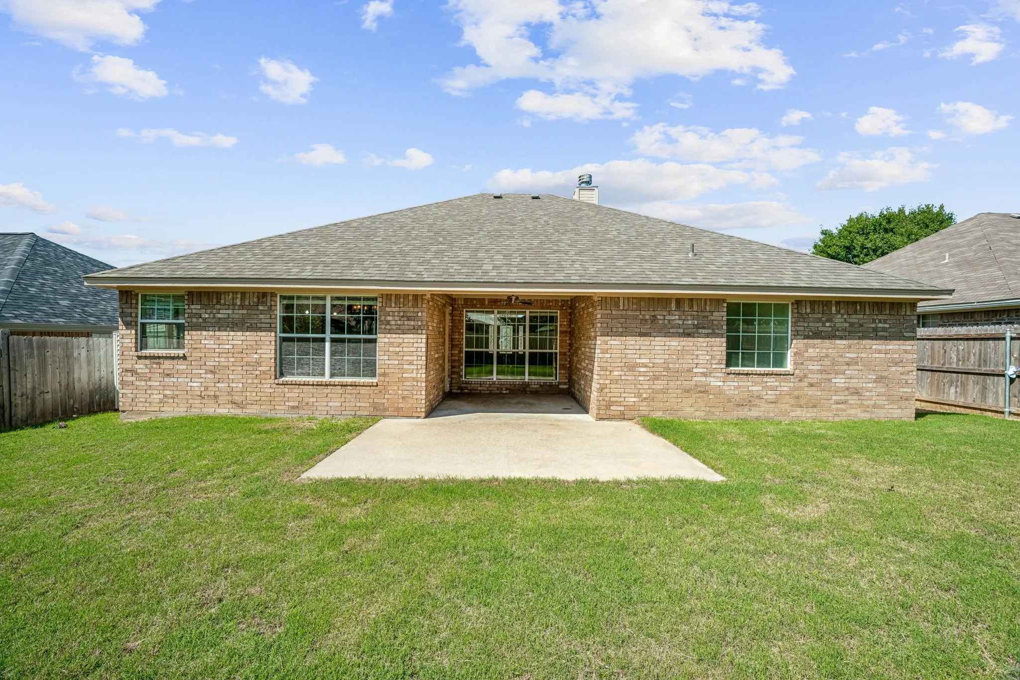 Single Family Residence For Sale in Erath County , 320 Midnight Shadow, Stephenville, Texas 76401, 3 Bedroom, 2 Bathroom, Garage spaces, 1,625 Sqft, built in 2009, mls#21398288, Real Estate Agent in Stephenville, Homes For Sale in Erath county, Homes For Sale in Stephenville, Realtor in Stephenville Texas, Real Estate Brokerage Independent Realty Texas, Luminita Cordes Realtor
